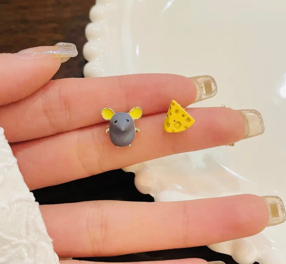 Simpáticos y Originales Aretes asimétricos de Ratón 🐭 con su Quesito Ideal para Regalo 🎁