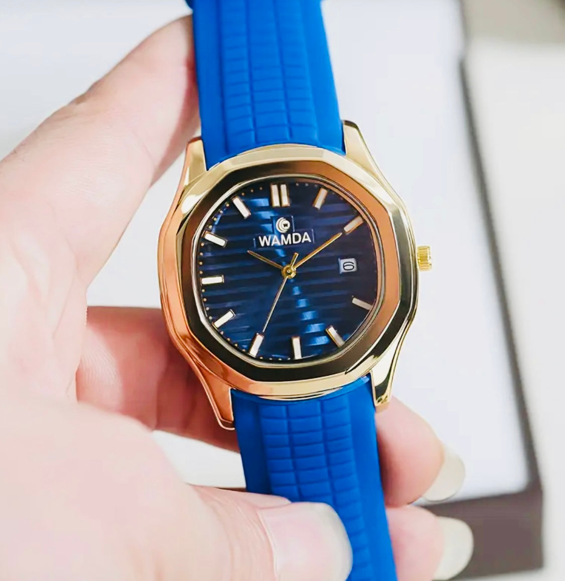 Reloj de Pulsera de Cuarzo Elegante para Negocios con Correa de Silicona, Caja de Aleación Hexagonal - Batería de Botón -Perfecto para Regalo 🎁