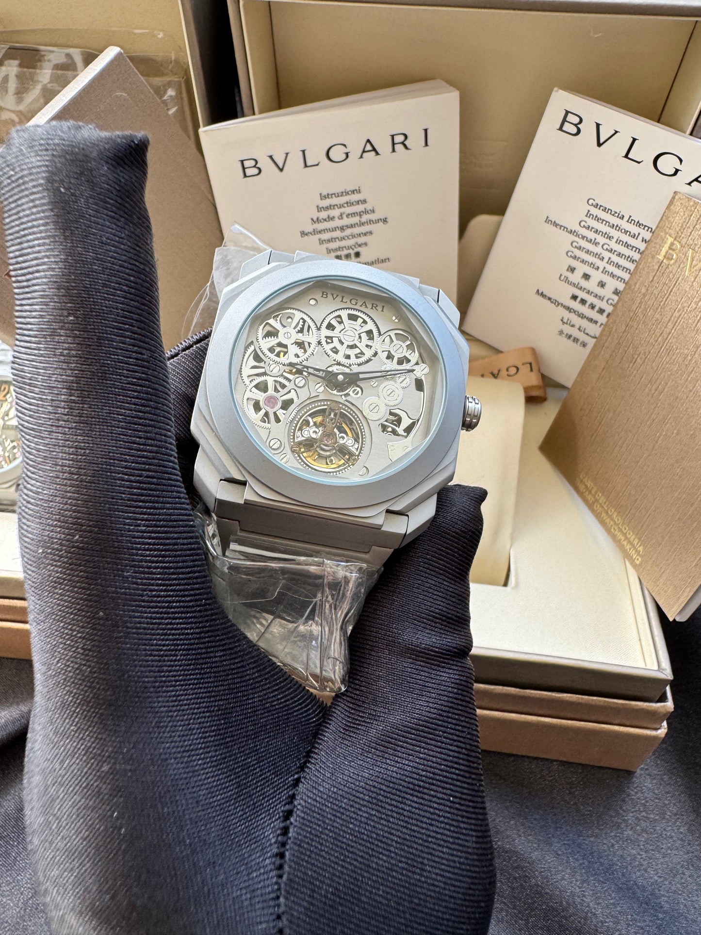 LUJOSO DISEÑO RELOJ AUTOMÁTICO MECÁNICO BVLGARI OCTO ELEGANCIA Y DISTINCIÓN
