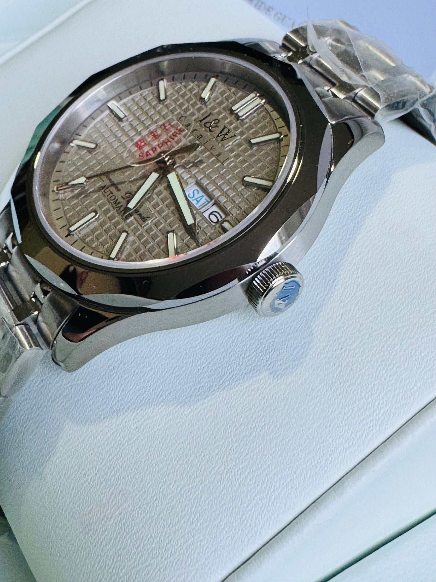 HERMOSO y ELEGANTE DISEÑO I&W AUTOMATICO- CRISTAL ZAFIRO-LUMINOSO-FECHADOR-DÍA DE LA SEMANA 💯% ORIGINAL