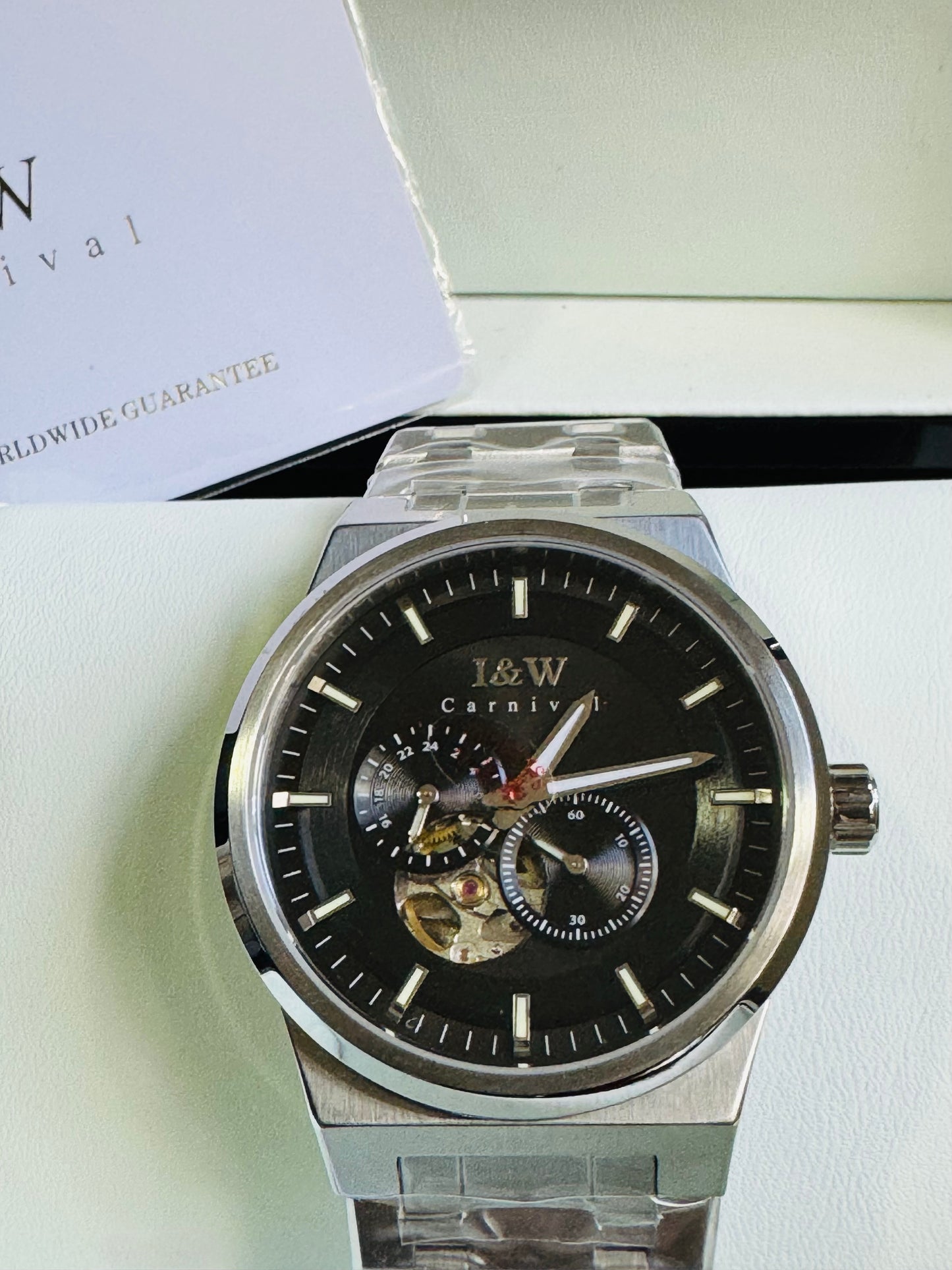 SOFISTICADO RELOJ AUTOMÁTICO I&W- CRISTAL ZAFIRO-LUMINOSO-PEQUEÑA VENTANA TOURBILLON-PEQUEÑOS DIALES SEGUNDERO Y 24 HRS. RESISTENTE AL AGUA- ALTA CALIDAD!!!