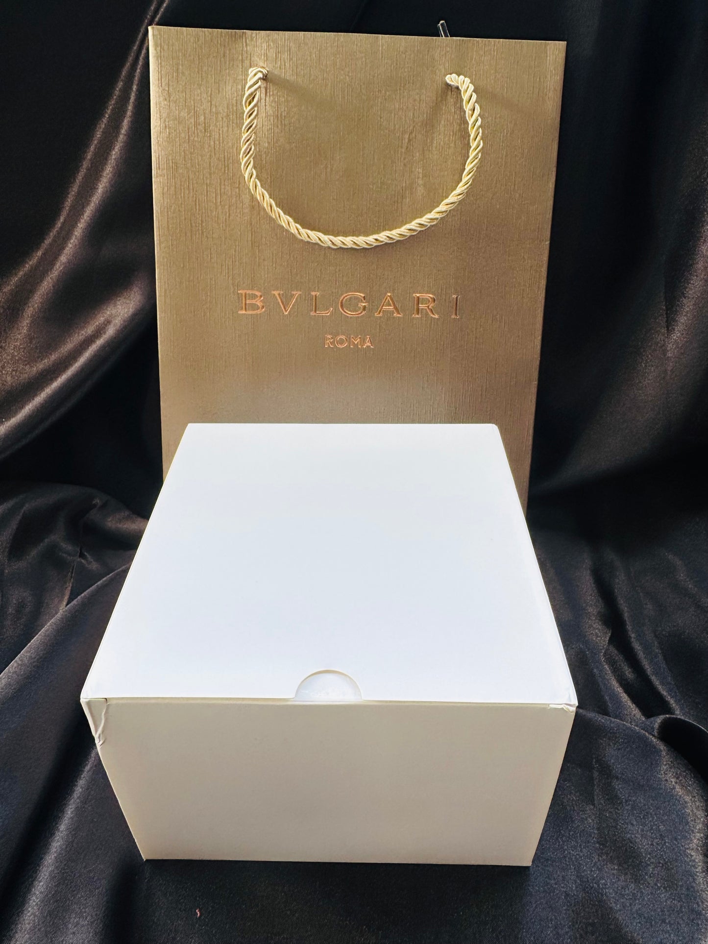 IMPONENTE Y DISTINGUIDO RELOJ AUTOMÁTICO MECÁNICO SKELETON BVLGARI OCTO! HERMOSO DISEÑO Y CALIDAD!!!

PRECIO A TRATAR 

Información por WhatsApp 99 81 92 84 65


NOTA:

No se hacen envíos 🚚  📦 💨!

Las Ventas son solo en Cancún

Nuestro Lema: No somos N