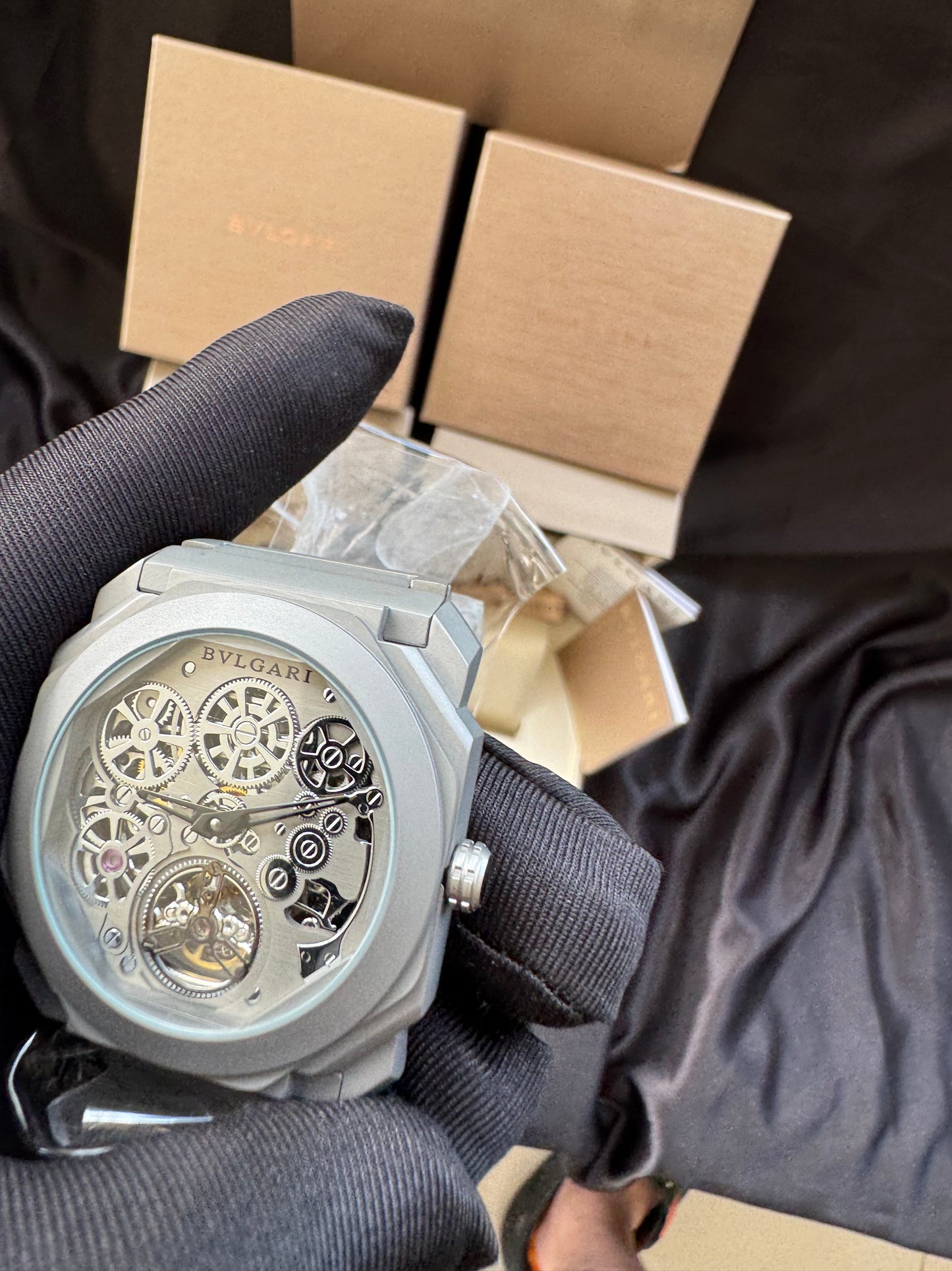 LUJOSO DISEÑO RELOJ AUTOMÁTICO MECÁNICO BVLGARI OCTO ELEGANCIA Y DISTINCIÓN