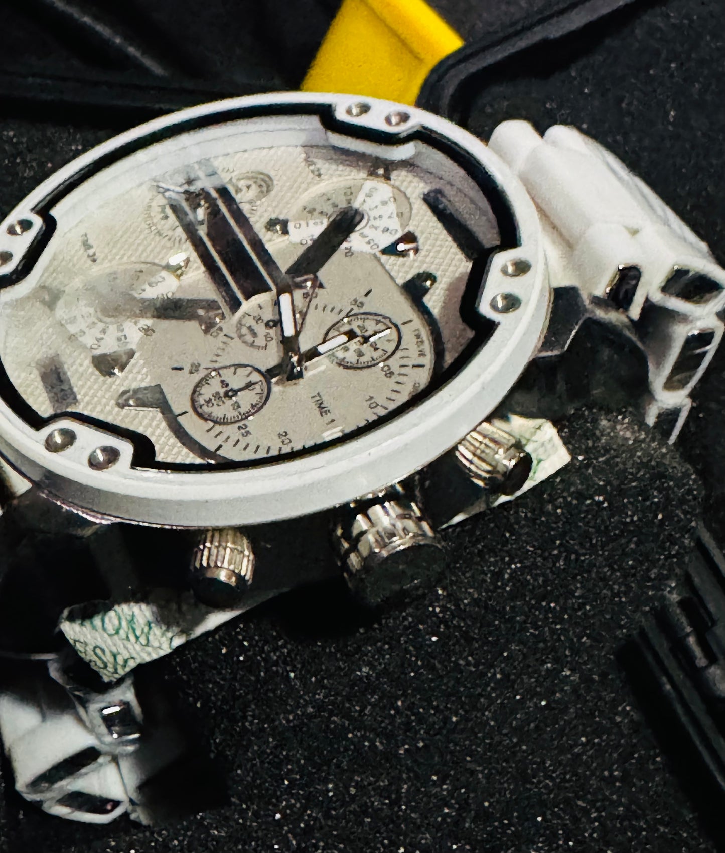 Reloj MR DADDY Diesel Grande y Pesado ! Disponible en 7 Modelos Diferentes!

Información por WhatsApp 99 81 92 84 65


NOTA:

No se hacen envíos 🚚  📦 💨!

Las Ventas son solo en Cancún

Nuestro Lema: No somos Números!