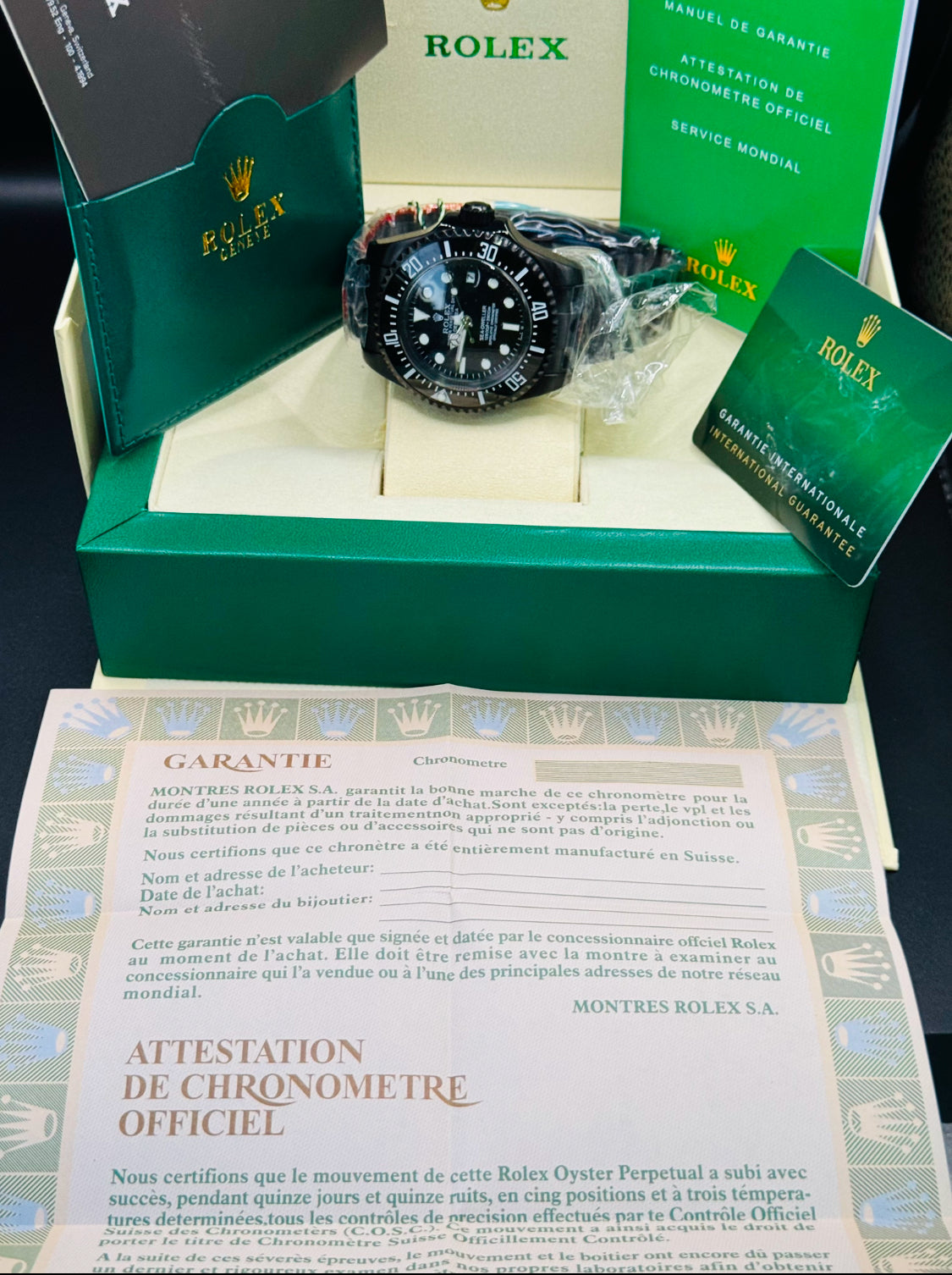 IMPRESIONANTE GRANDE Y PESADO RELOJ AUTOMÁTICO MECÁNICO OYSTER PERPETUAL DATE DEEP SEA-DWELLER- CON VÁLVULA DE ESCAPE DE GAS 💨 RIN LOCK SISTEM! 43mm. ESPECTACULAR RELOJ! Información por WhatsApp al 99 81 92 84 65.