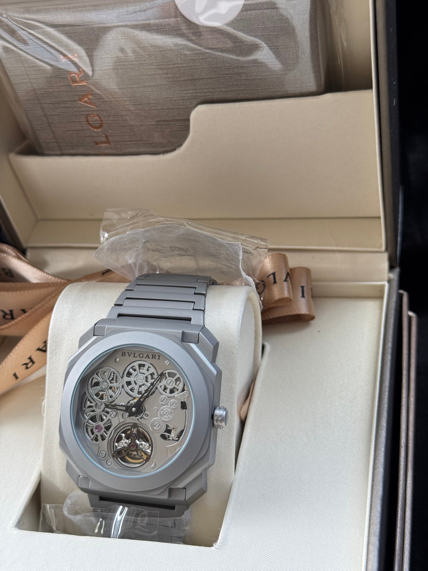 LUJOSO DISEÑO RELOJ AUTOMÁTICO MECÁNICO BVLGARI OCTO ELEGANCIA Y DISTINCIÓN