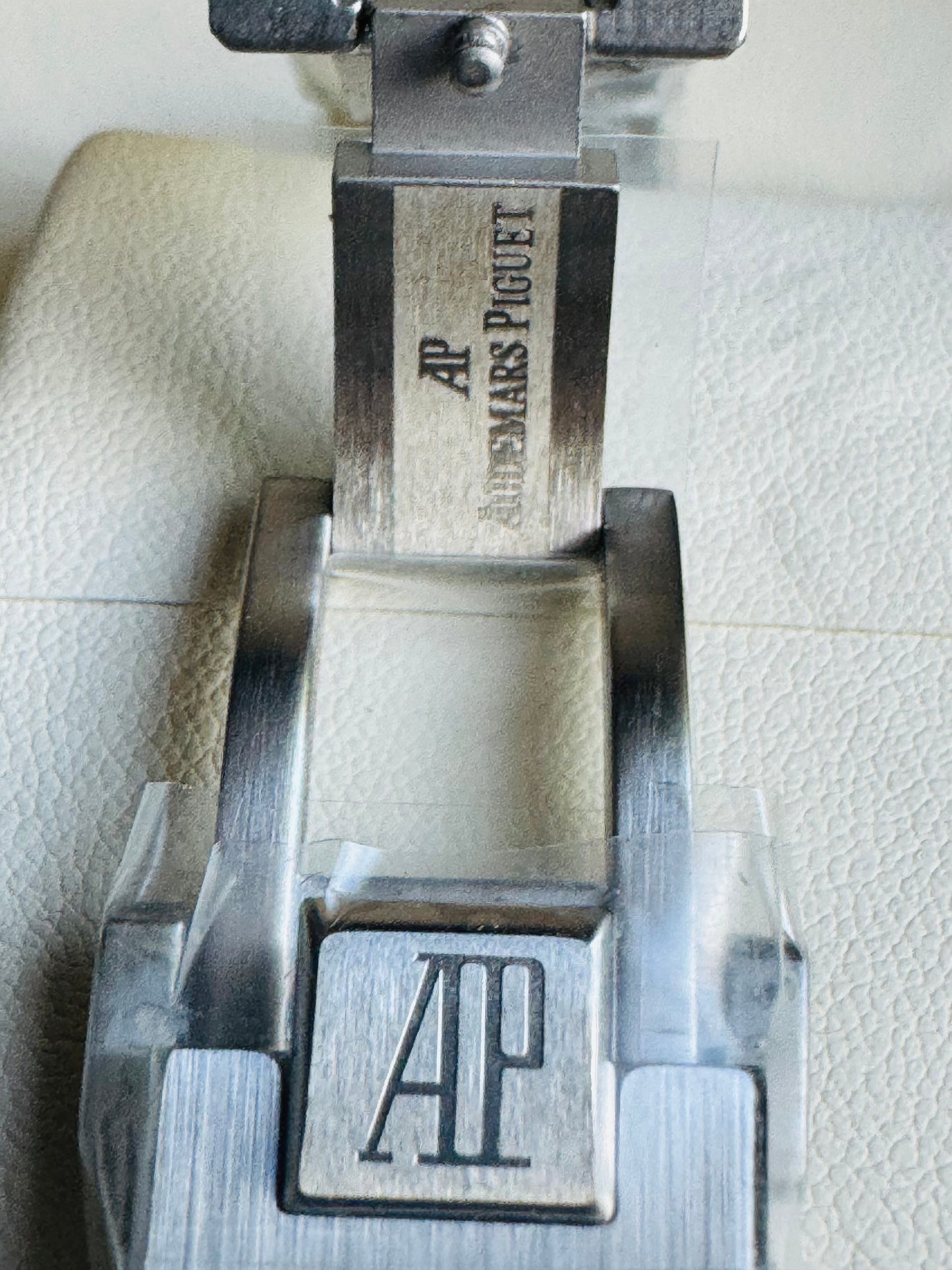 ESPECTACULAR AUDEMARS PIGUET ROYAL OAK
FLYNG TOURBILLON LIMITED EDITION!!! CRISTAL ZAFIRO!!! MÁXIMO LUJO!!!