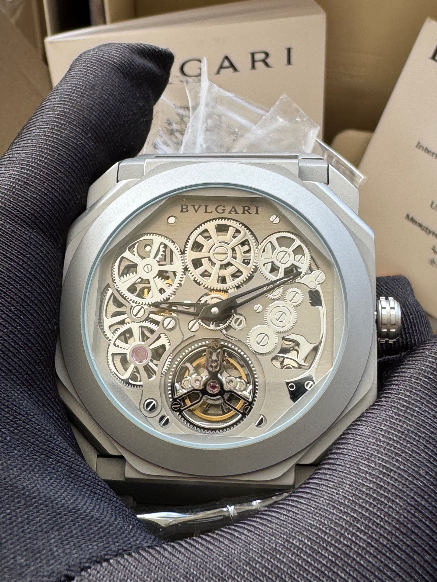 LUJOSO DISEÑO RELOJ AUTOMÁTICO MECÁNICO BVLGARI OCTO ELEGANCIA Y DISTINCIÓN