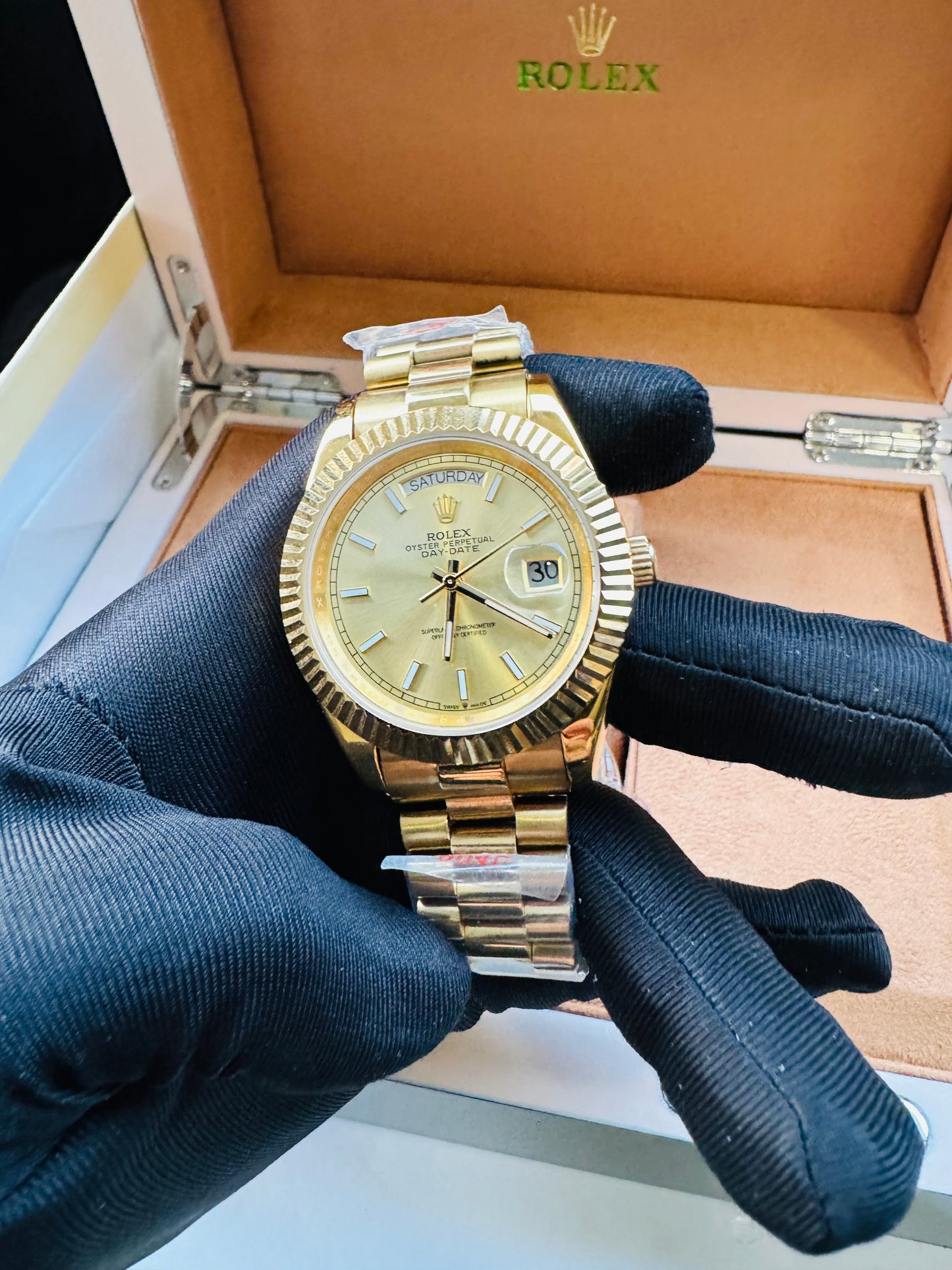 HERMOSO RELOJ AUTOMÁTICO OYSTER PERPETUAL DAY DATE ELEGANCIA Y DISTINCIÓN!

PRECIO A TRATAR 

Información por WhatsApp 99 81 92 84 65


NOTA:

No se hacen envíos 🚚  📦 💨!

Las Ventas son solo en Cancún

Nuestro Lema: No somos Números!