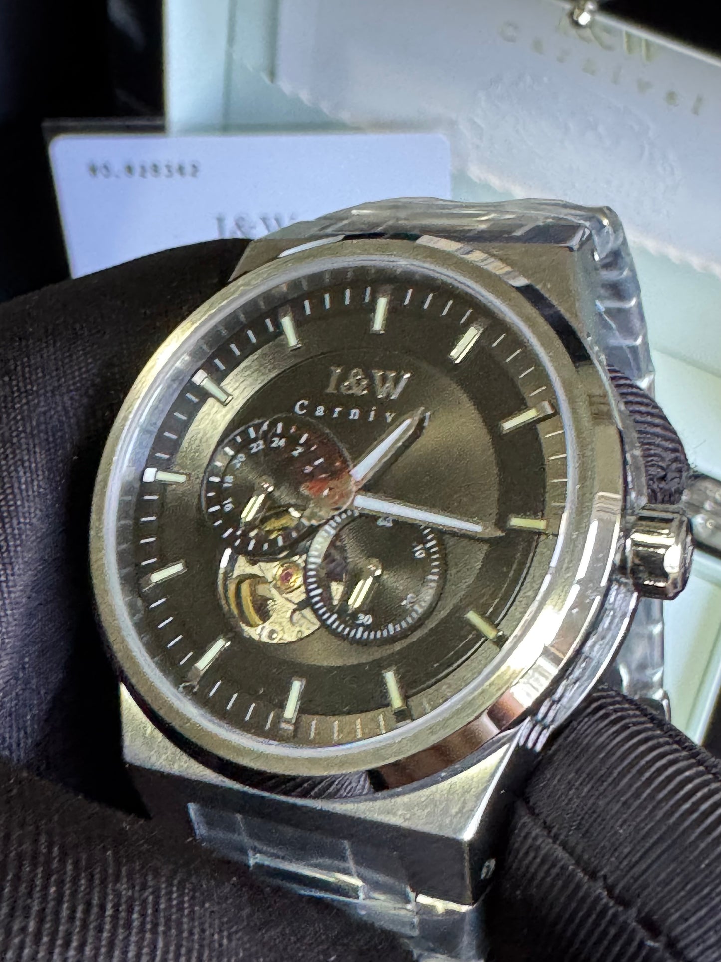 SOFISTICADO RELOJ AUTOMÁTICO I&W- CRISTAL ZAFIRO-LUMINOSO-PEQUEÑA VENTANA TOURBILLON-PEQUEÑOS DIALES SEGUNDERO Y 24 HRS. RESISTENTE AL AGUA- ALTA CALIDAD!!!