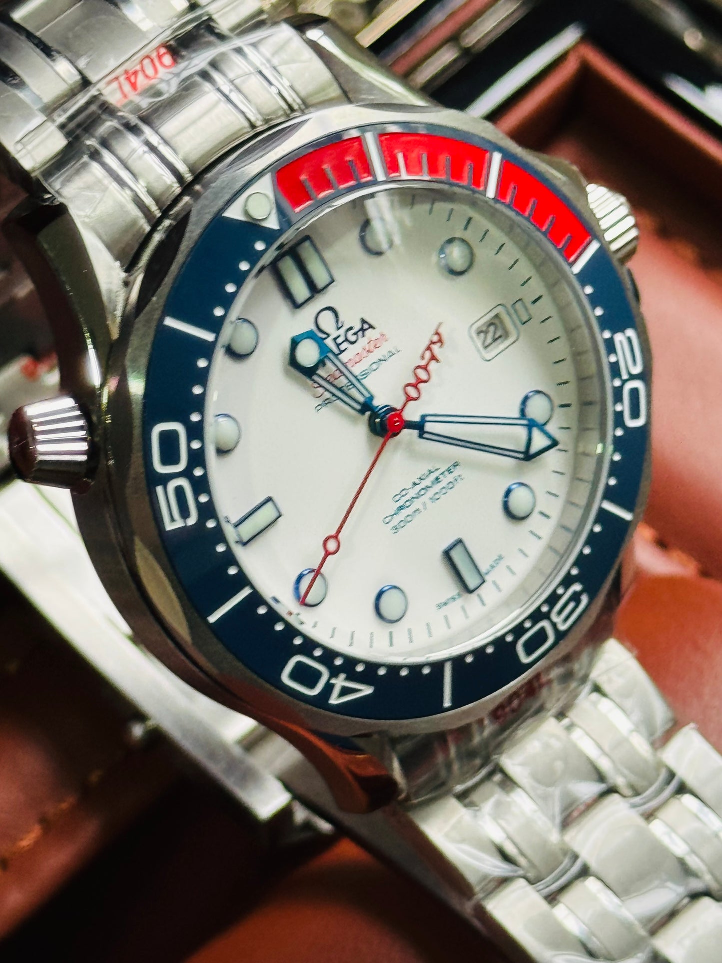 AUDAZ Y VERSÁTIL DISEÑO JAMES BOND 007-OMEGA AUTOMÁTICO SEA MASTER! FECHADOR-LUMINOSO-CRISTAL ZAFIRO-BISEL GIRATORIO ETC