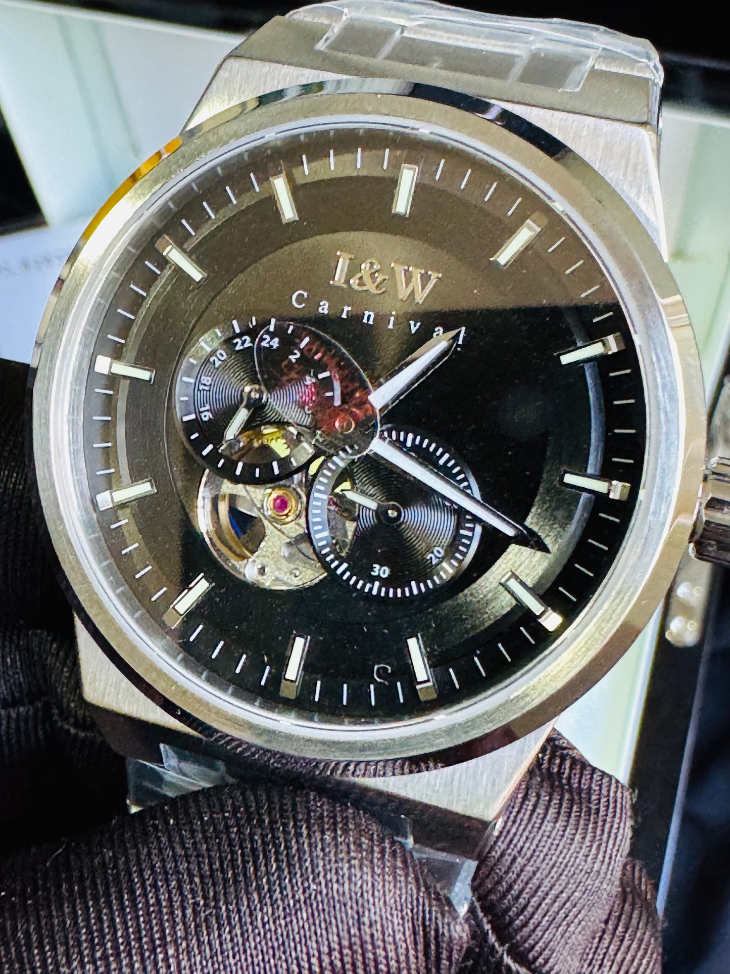 SOFISTICADO RELOJ AUTOMÁTICO I&W- CRISTAL ZAFIRO-LUMINOSO-PEQUEÑA VENTANA TOURBILLON-PEQUEÑOS DIALES SEGUNDERO Y 24 HRS. RESISTENTE AL AGUA- ALTA CALIDAD!!!