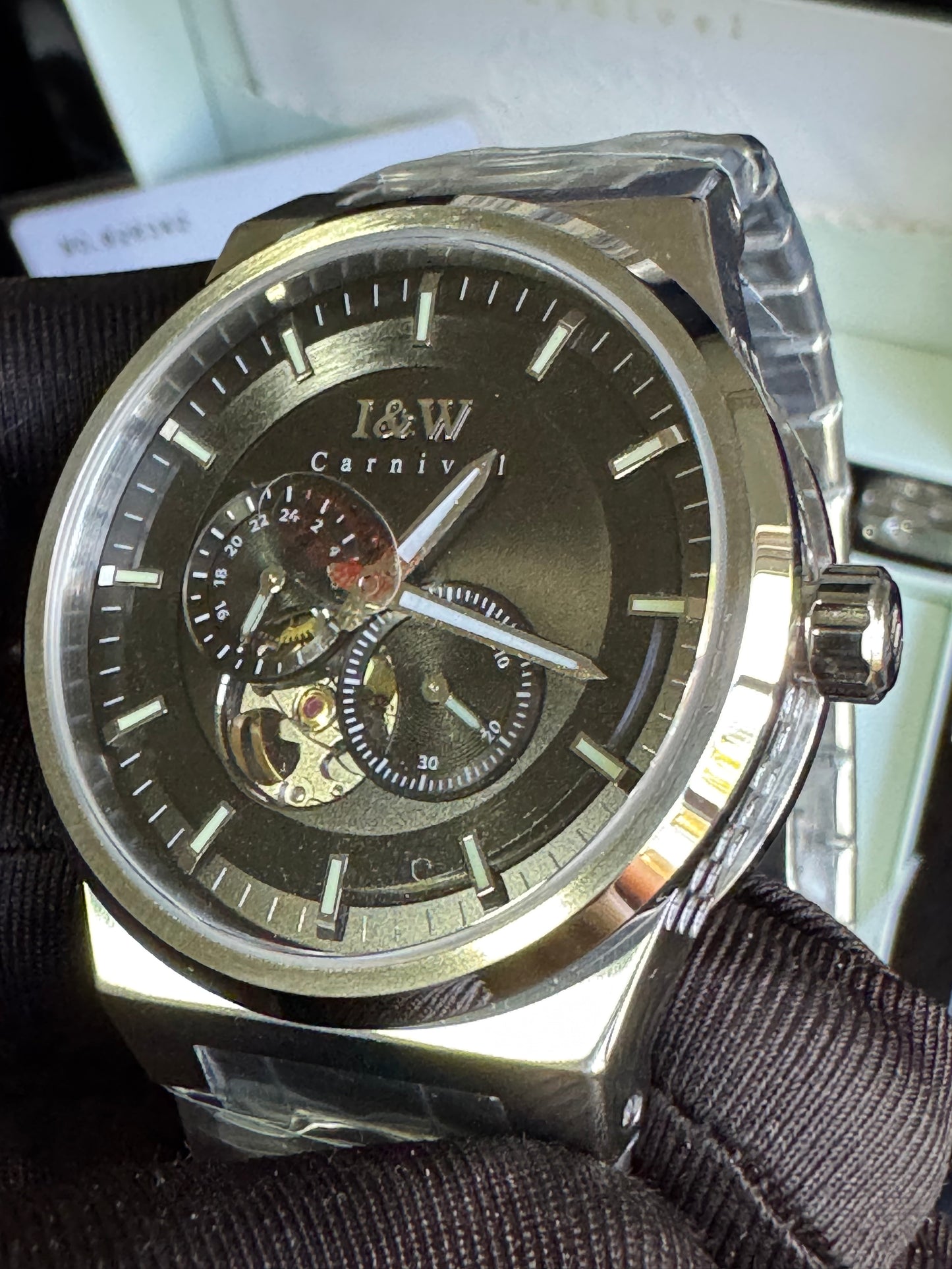SOFISTICADO RELOJ AUTOMÁTICO I&W- CRISTAL ZAFIRO-LUMINOSO-PEQUEÑA VENTANA TOURBILLON-PEQUEÑOS DIALES SEGUNDERO Y 24 HRS. RESISTENTE AL AGUA- ALTA CALIDAD!!!