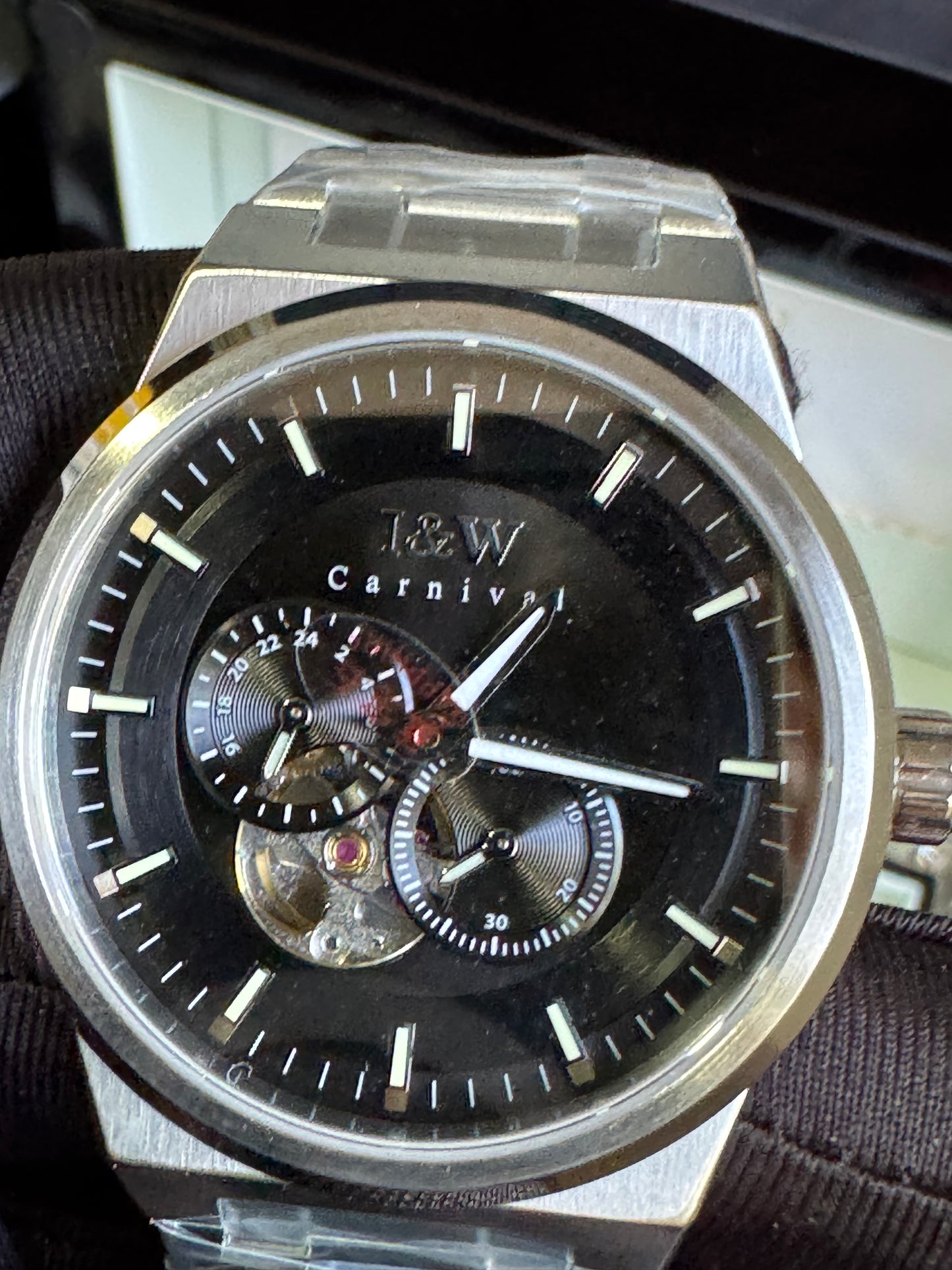 SOFISTICADO RELOJ AUTOMÁTICO I&W- CRISTAL ZAFIRO-LUMINOSO-PEQUEÑA VENTANA TOURBILLON-PEQUEÑOS DIALES SEGUNDERO Y 24 HRS. RESISTENTE AL AGUA- ALTA CALIDAD!!!