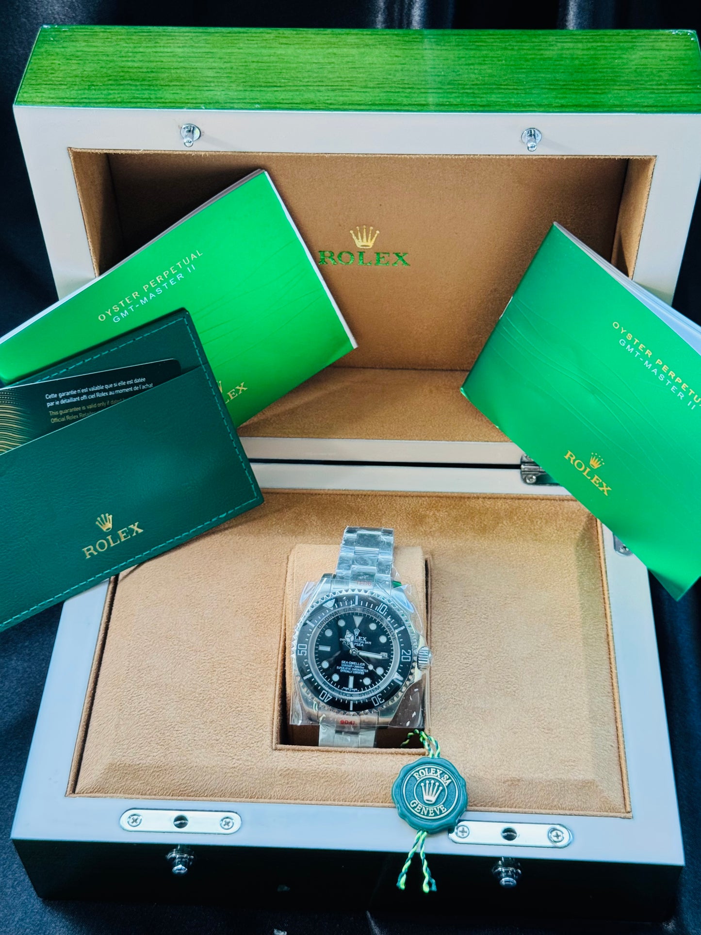 IMPRESIONANTE GRANDE Y PESADO RELOJ AUTOMÁTICO MECÁNICO OYSTER PERPETUAL DATE DEEP SEA-DWELLER- CON VÁLVULA DE ESCAPE DE GAS 💨 RIN LOCK SISTEM! 43mm. ESPECTACULAR RELOJ!