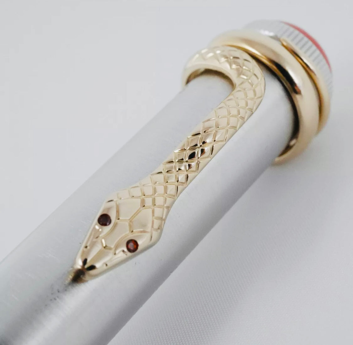 EXCLUSIVA PLUMA FUENTE 1906 - LÍMITED EDITION SERPENT- NOIR HERITAGE -