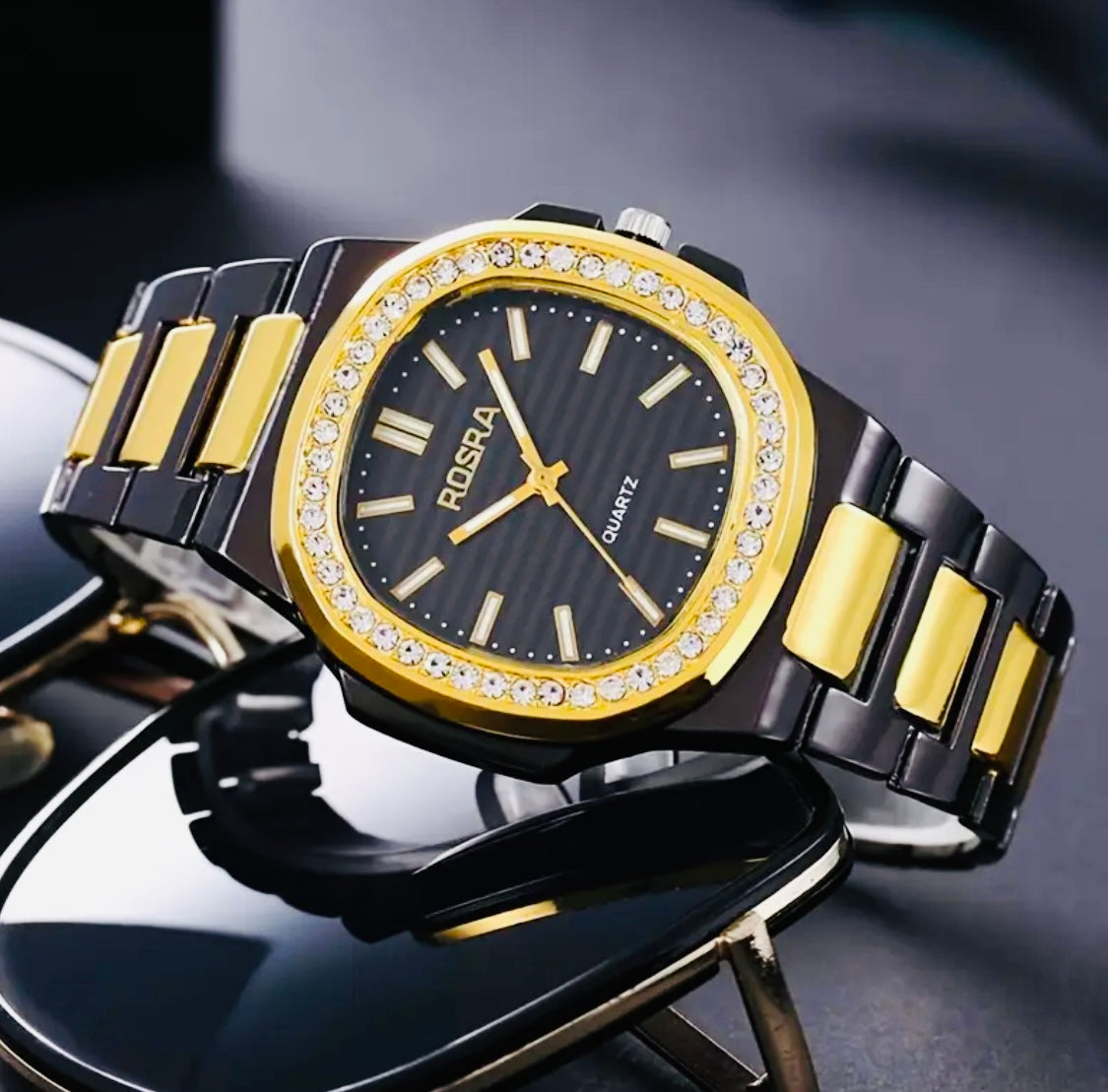 Reloj de Lujo  en Acero Inoxidable Negro y Dorado, Esfera en Forma de Barril Fresca y Guapa, Movimiento de Cuarzo, No Impermeable, Accionamiento Electrónico - Accesorio de Moda