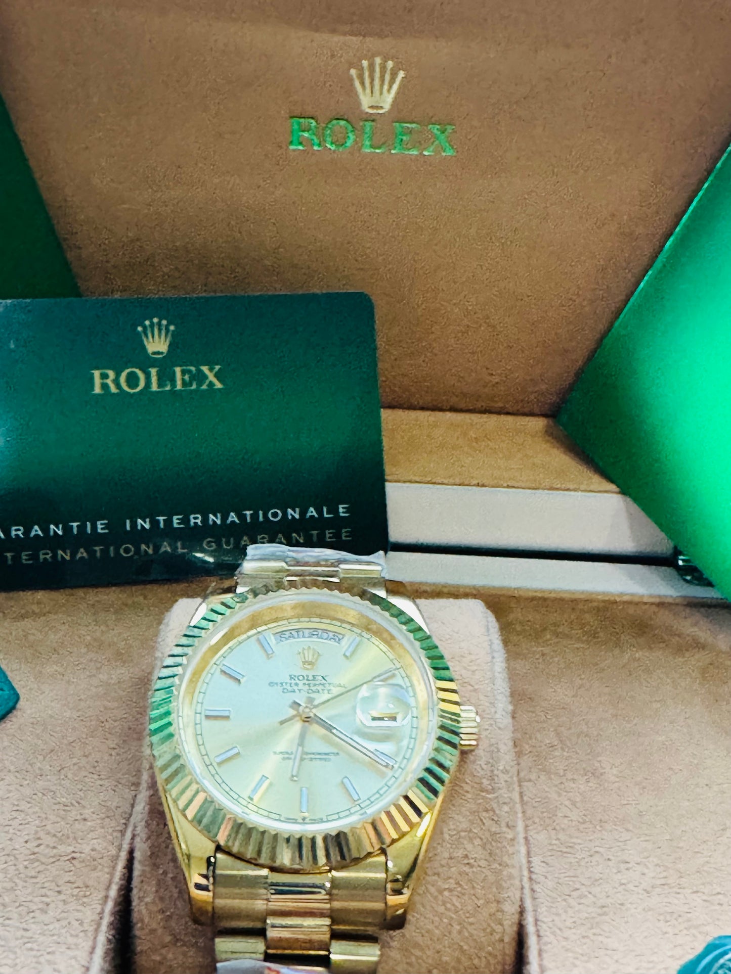 HERMOSO RELOJ AUTOMÁTICO OYSTER PERPETUAL DAY DATE ELEGANCIA Y DISTINCIÓN!

PRECIO A TRATAR 

Información por WhatsApp 99 81 92 84 65


NOTA:

No se hacen envíos 🚚  📦 💨!

Las Ventas son solo en Cancún

Nuestro Lema: No somos Números!