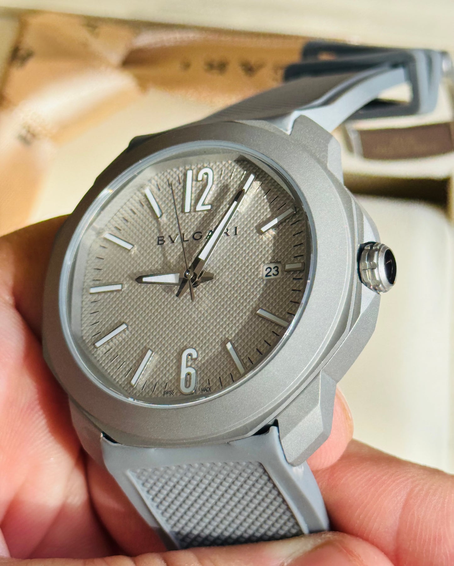 ELEGANTE RELOJ OCTO BVLGARI AUTOMÁTICO- 31 JOYAS 💎 CRISTAL ZAFIRO- FECHADOR-DISEÑO NUEVO!!!