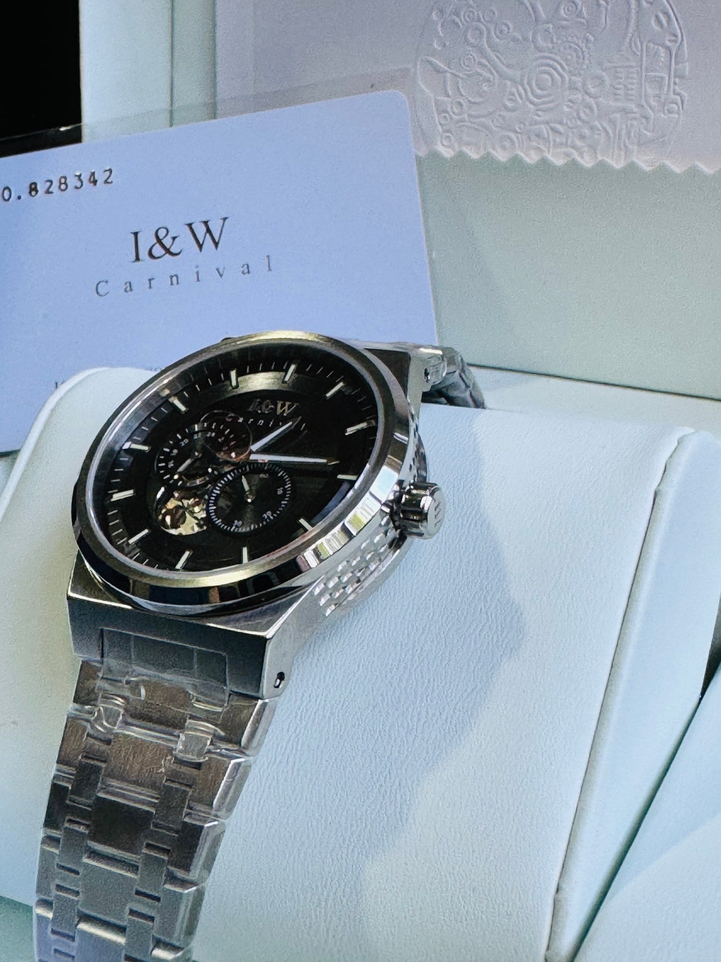 SOFISTICADO RELOJ AUTOMÁTICO I&W- CRISTAL ZAFIRO-LUMINOSO-PEQUEÑA VENTANA TOURBILLON-PEQUEÑOS DIALES SEGUNDERO Y 24 HRS. RESISTENTE AL AGUA- ALTA CALIDAD!!!