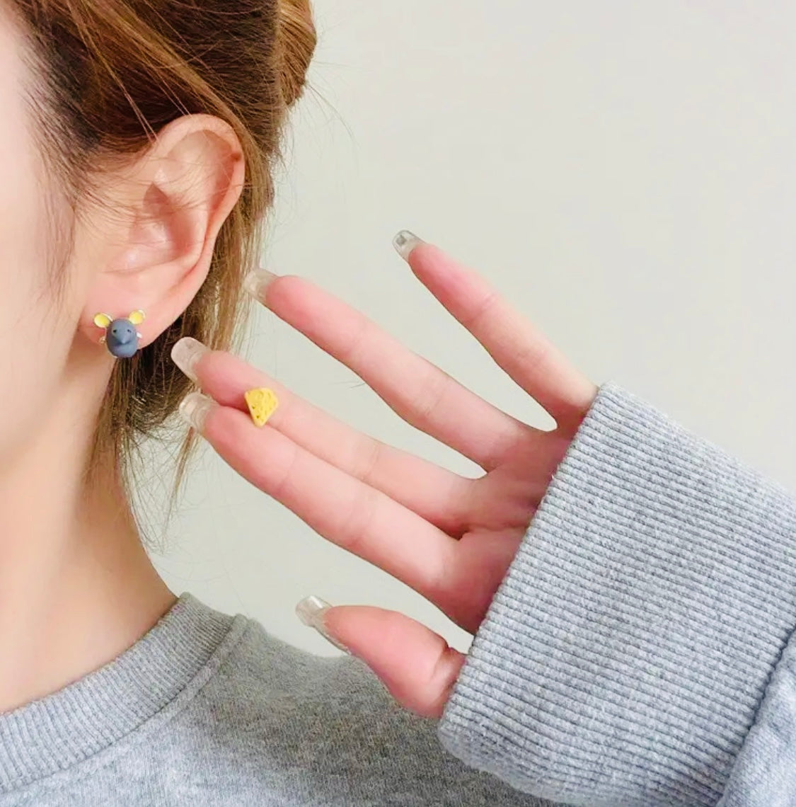 Simpáticos y Originales Aretes asimétricos de Ratón 🐭 con su Quesito Ideal para Regalo 🎁