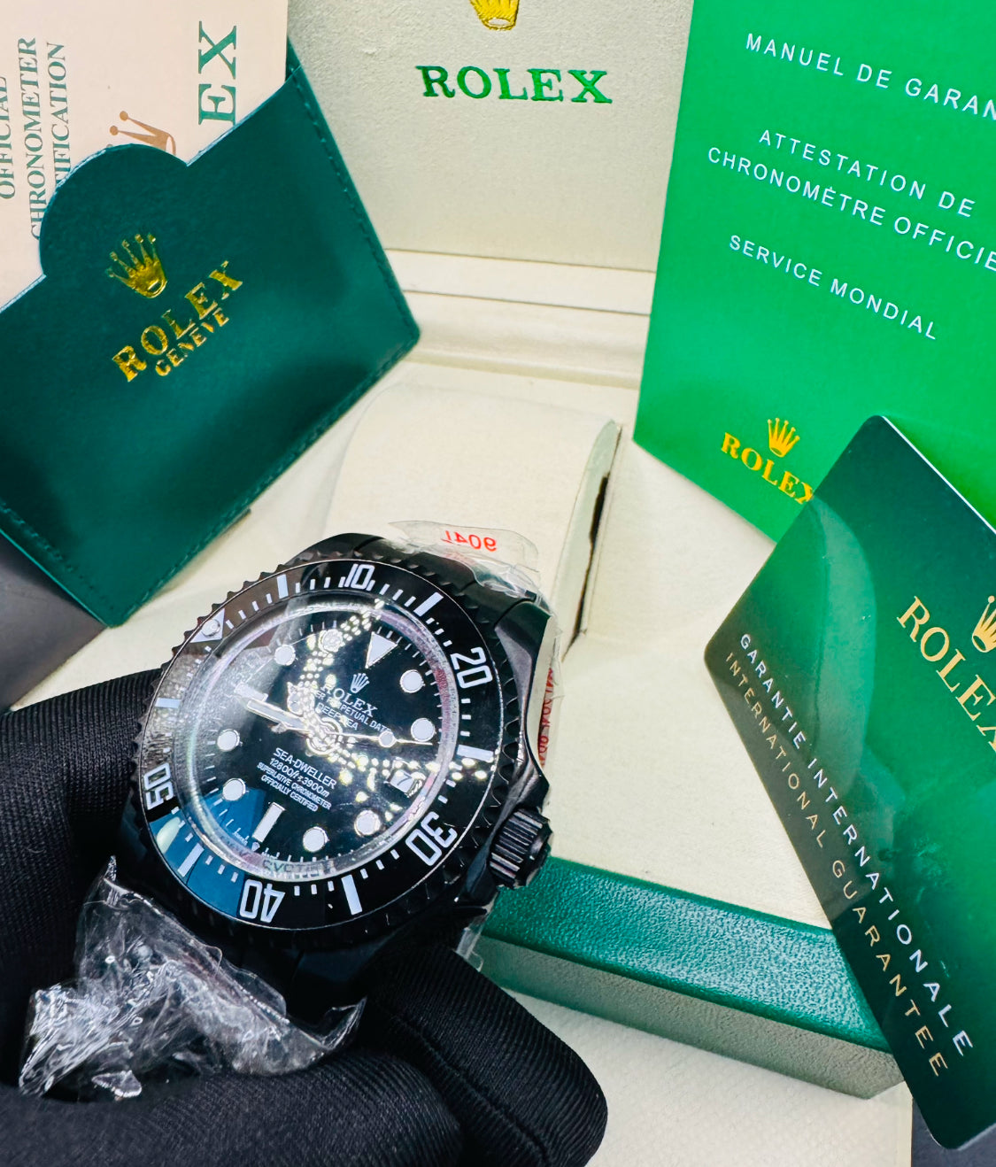 IMPRESIONANTE GRANDE Y PESADO RELOJ AUTOMÁTICO MECÁNICO OYSTER PERPETUAL DATE DEEP SEA-DWELLER- CON VÁLVULA DE ESCAPE DE GAS 💨 RIN LOCK SISTEM! 43mm. ESPECTACULAR RELOJ! Información por WhatsApp al 99 81 92 84 65.