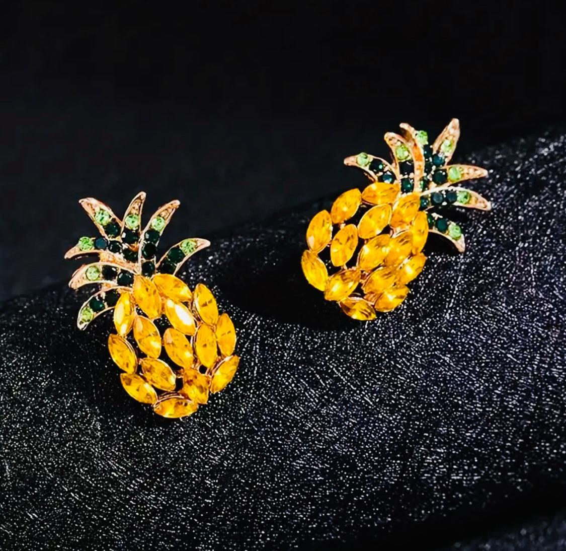 Hermosos y Originales Pendientes Motivo Piñas 🍍 Con Incrustaciones de Circonias! Gran Calidad y Detalles!