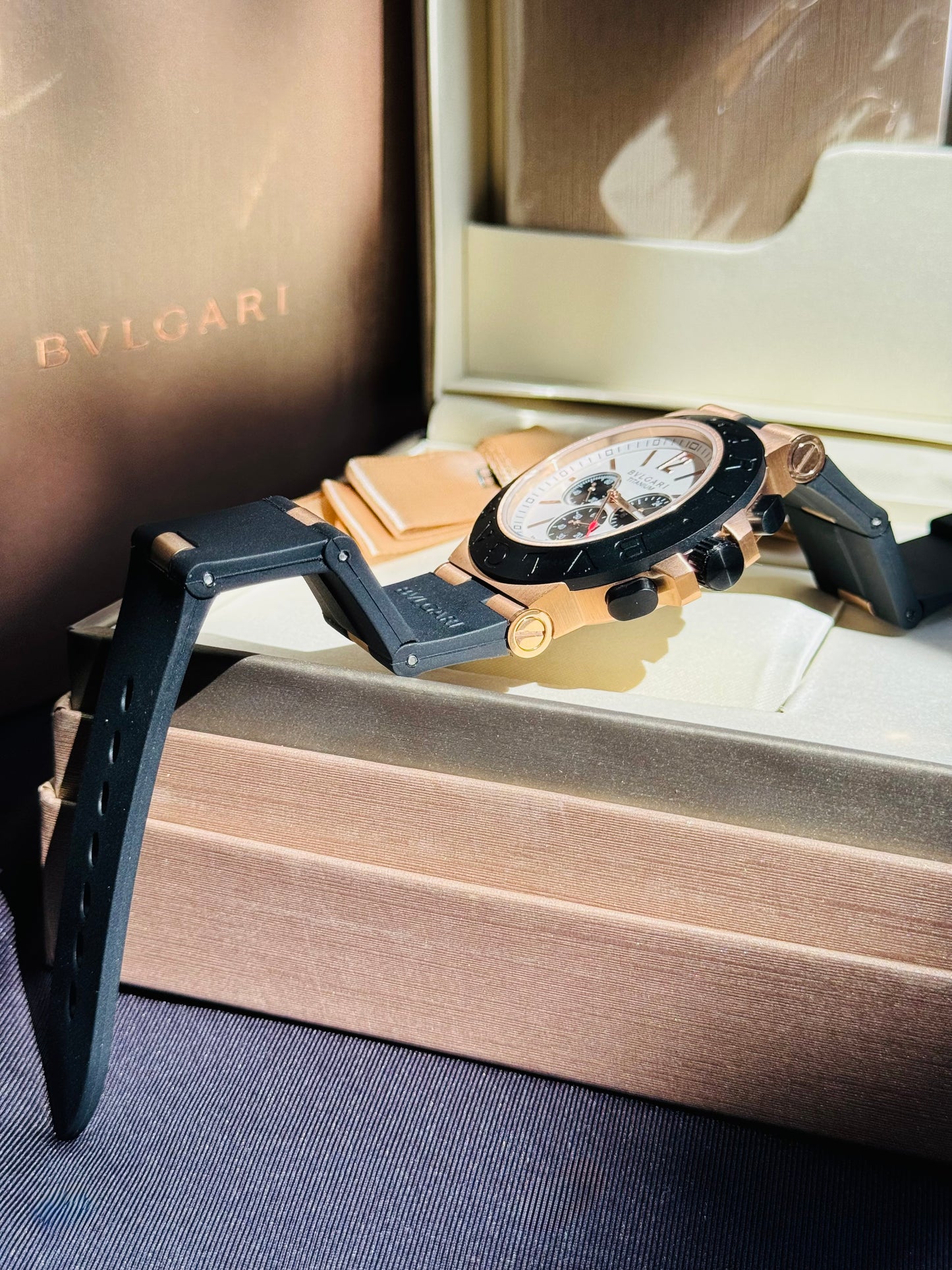 ESPECTACULAR RELOJ AUTOMÁTICO MULTIFUNCIONAL BVLGARI-CRONÓMETRO-SEGUNDERO-2 ZONAS HORARIAS-CRISTAL ZAFIRO-ETC