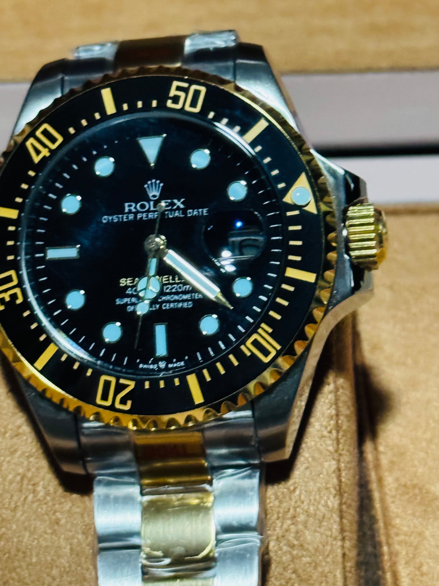 IMPRESIONANTE RELOJ AUTOMÁTICO MECÁNICO OYSTER SEA DWELLER FECHADOR VÁLVULA DE ESCAPE MÁXIMO LUJO Y DISTINCIÓN PRECIO A TRATAR 

NOTA:

No se hacen envíos 🚚  📦 💨!

Las Ventas son solo en Cancún