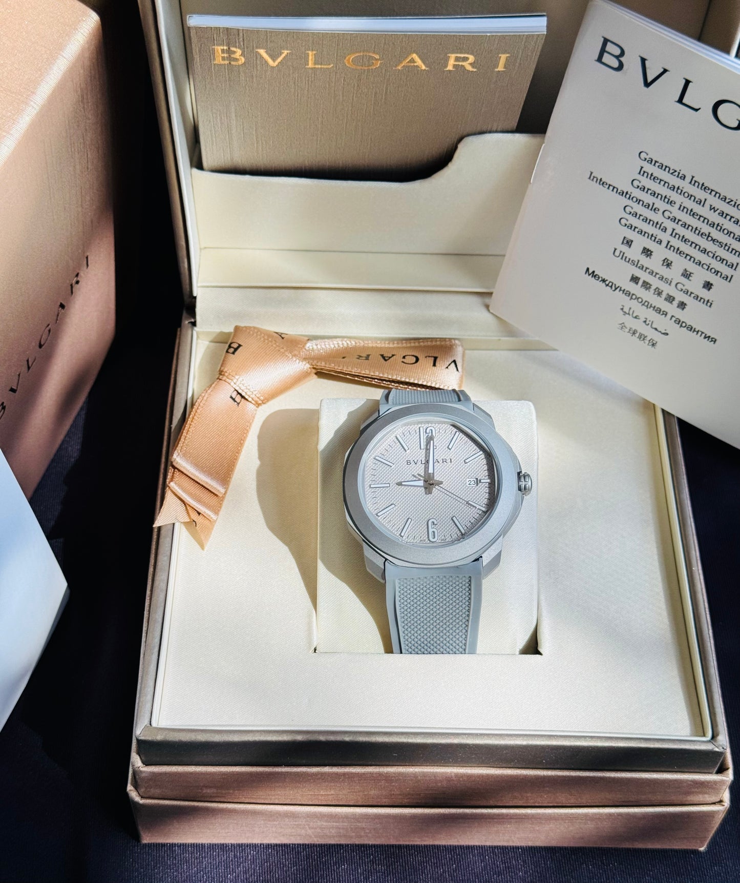 ELEGANTE RELOJ OCTO BVLGARI AUTOMÁTICO- 31 JOYAS 💎 CRISTAL ZAFIRO- FECHADOR-DISEÑO NUEVO!!!