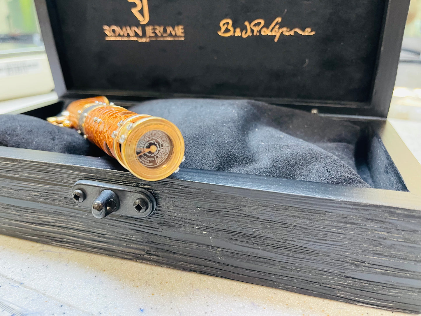 Única Pieza En México! Increíble y Hermosa Pluma Fuente TITANIC DNA 🧬 OF FAMOUS LEGENDS! ROMÁN JEROME ACERO DE EL TITANIC! ORO- PIEL DE COCODRILO 🐊 CRISTAL SAFIRO CERTIFICADOS DE AUTENTICIDAD! NUEVA SIN USAR- JAMÁS SE LE PUSO TINTA! COMPRADA EN SUC. RJ
