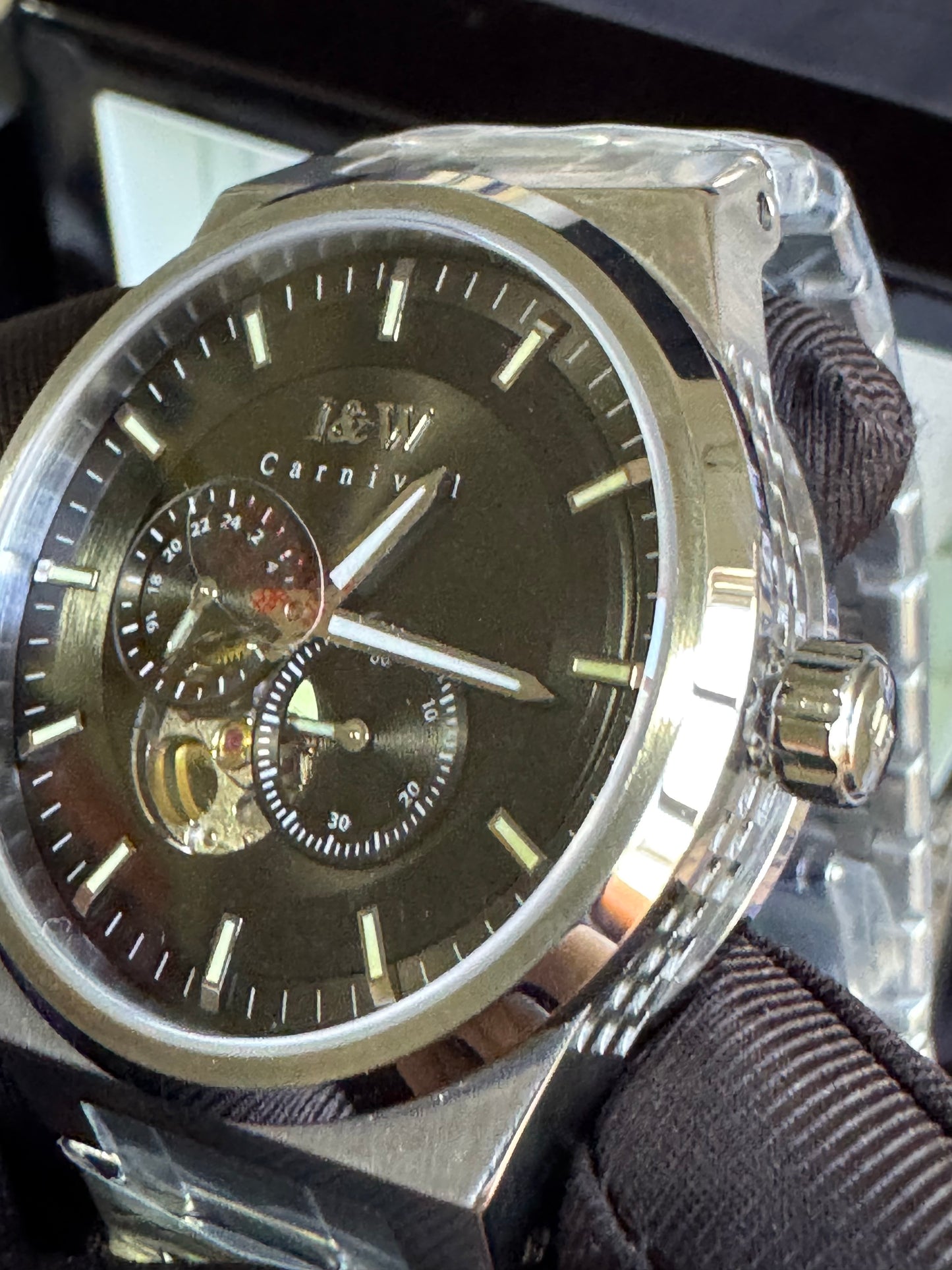 SOFISTICADO RELOJ AUTOMÁTICO I&W- CRISTAL ZAFIRO-LUMINOSO-PEQUEÑA VENTANA TOURBILLON-PEQUEÑOS DIALES SEGUNDERO Y 24 HRS. RESISTENTE AL AGUA- ALTA CALIDAD!!!