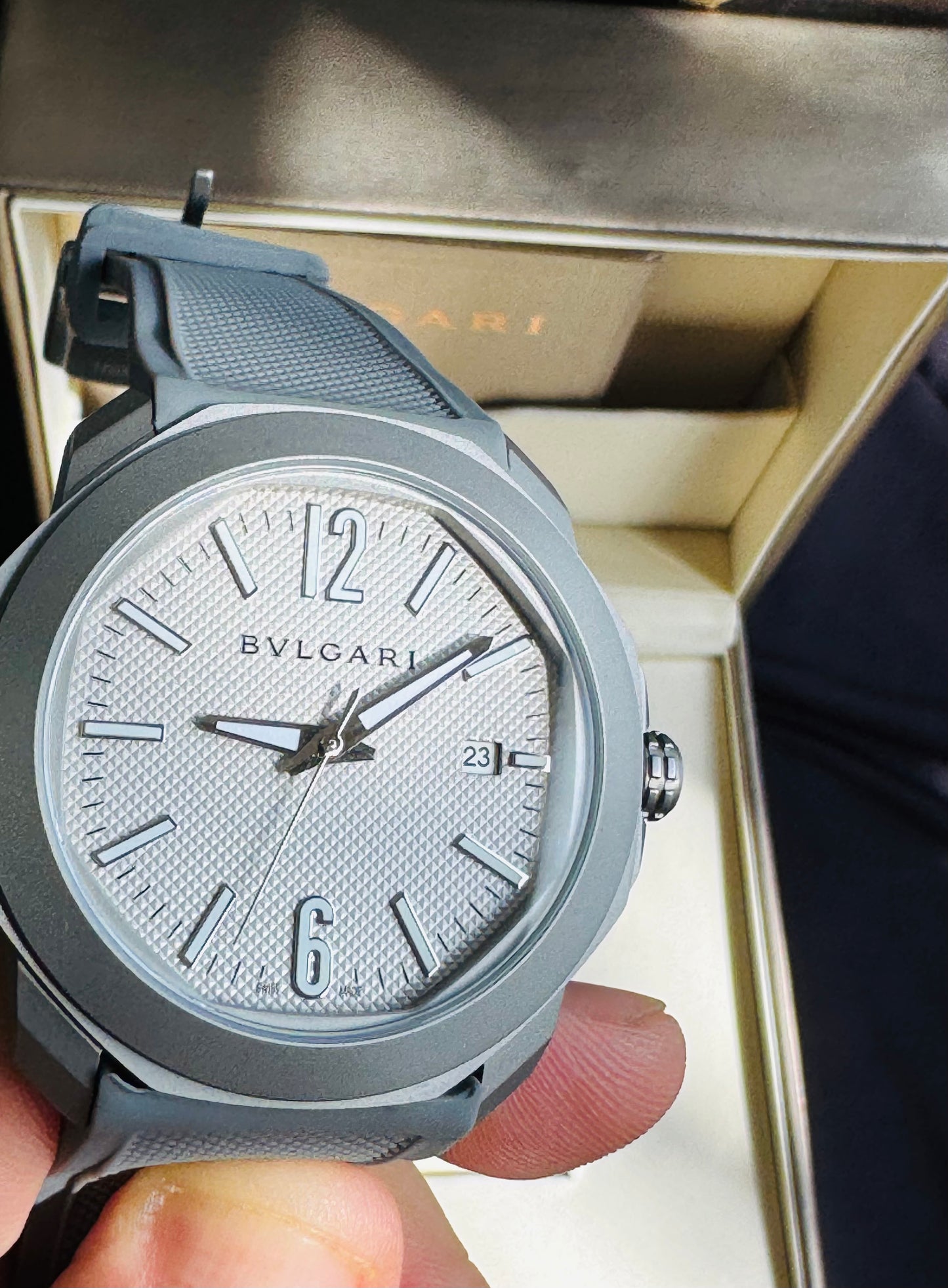 ELEGANTE RELOJ OCTO BVLGARI AUTOMÁTICO- 31 JOYAS 💎 CRISTAL ZAFIRO- FECHADOR-DISEÑO NUEVO!!!