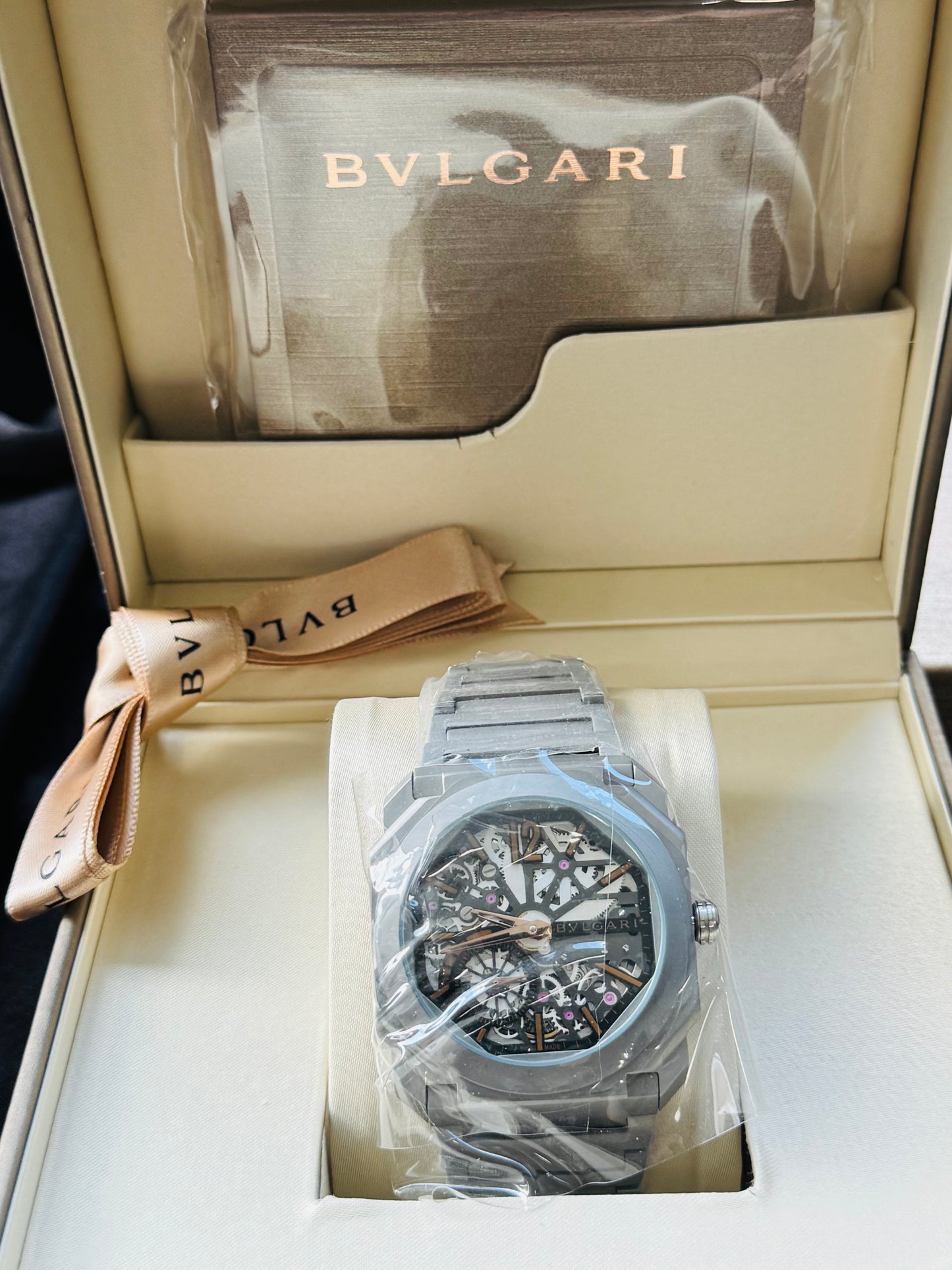 IMPONENTE Y DISTINGUIDO RELOJ AUTOMÁTICO MECÁNICO SKELETON BVLGARI OCTO! HERMOSO DISEÑO Y CALIDAD!!!

PRECIO A TRATAR 

Información por WhatsApp 99 81 92 84 65


NOTA:

No se hacen envíos 🚚  📦 💨!

Las Ventas son solo en Cancún

Nuestro Lema: No somos N