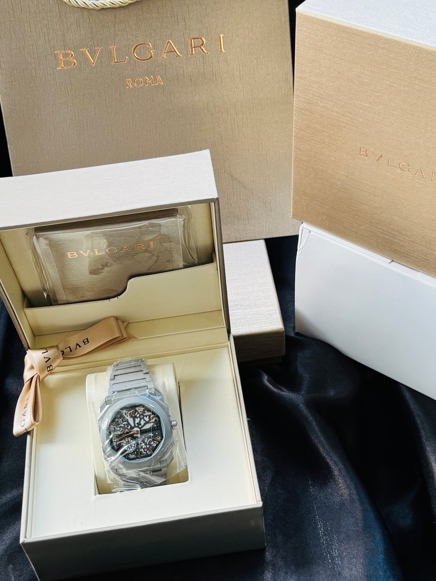 IMPONENTE Y DISTINGUIDO RELOJ AUTOMÁTICO MECÁNICO SKELETON BVLGARI OCTO! HERMOSO DISEÑO Y CALIDAD!!!

PRECIO A TRATAR 

Información por WhatsApp 99 81 92 84 65


NOTA:

No se hacen envíos 🚚  📦 💨!

Las Ventas son solo en Cancún

Nuestro Lema: No somos N
