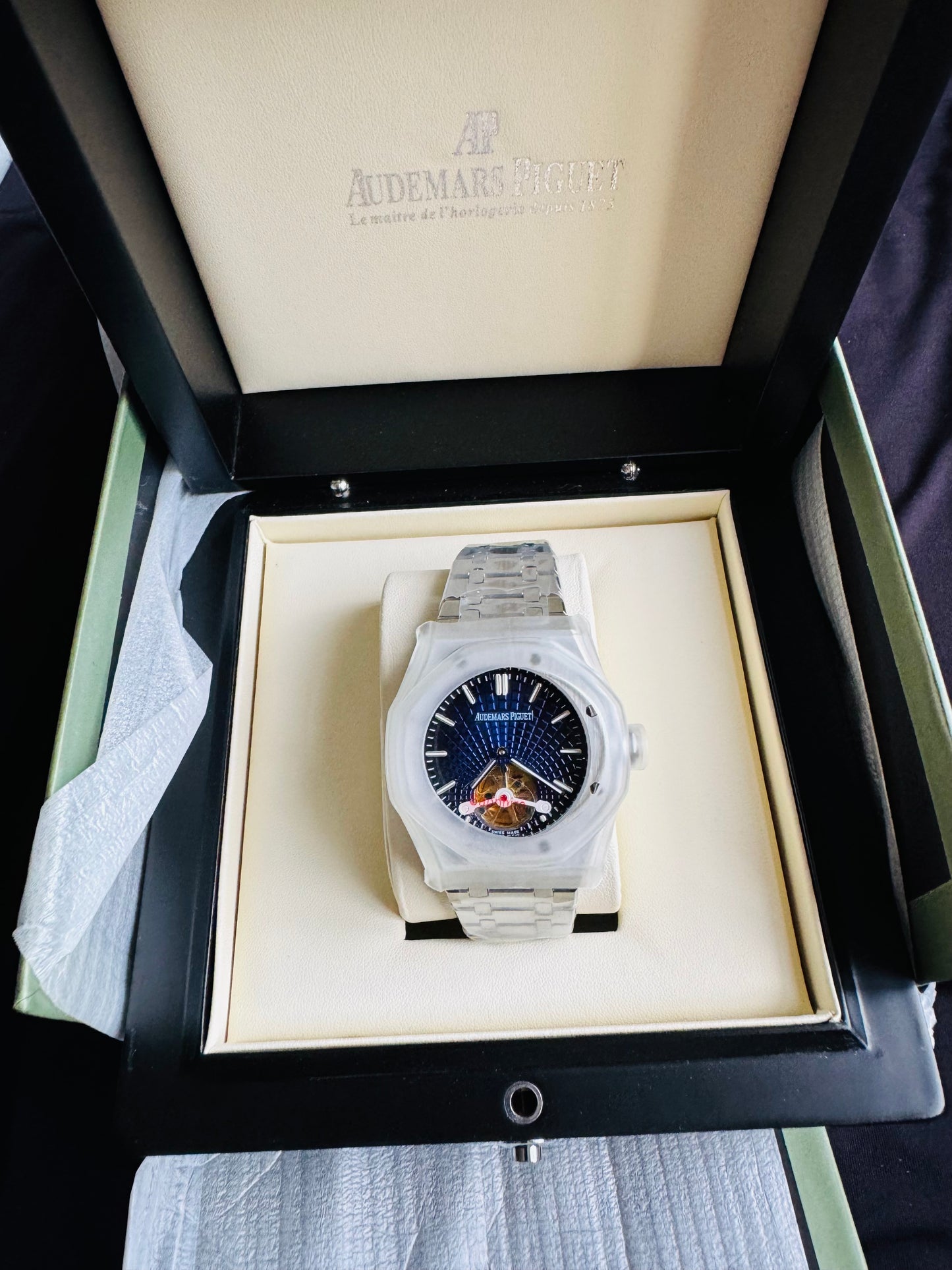 ESPECTACULAR AUDEMARS PIGUET ROYAL OAK
FLYNG TOURBILLON LIMITED EDITION!!! CRISTAL ZAFIRO!!! MÁXIMO LUJO!!!