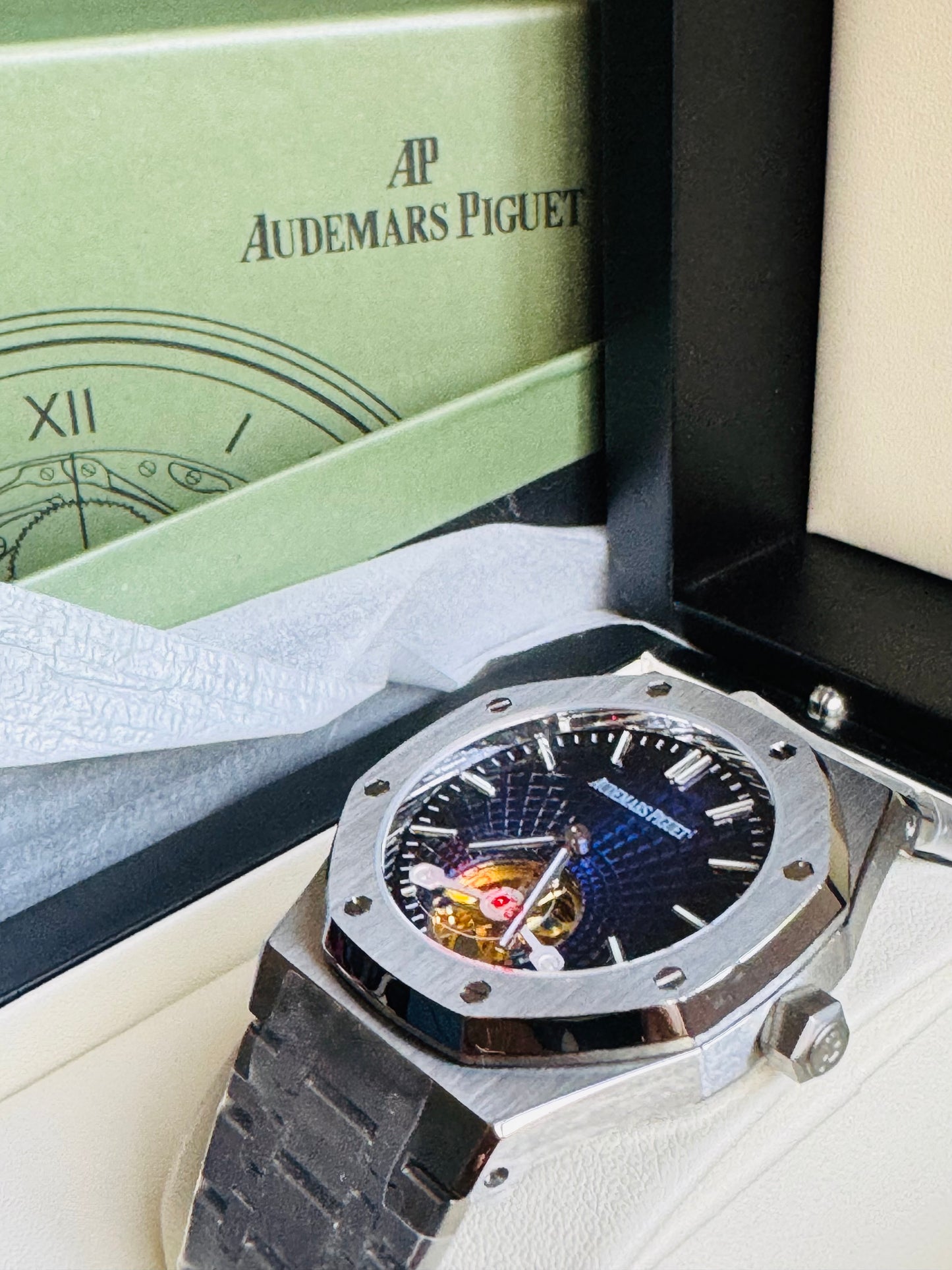 ESPECTACULAR AUDEMARS PIGUET ROYAL OAK
FLYNG TOURBILLON LIMITED EDITION!!! CRISTAL ZAFIRO!!! MÁXIMO LUJO!!!