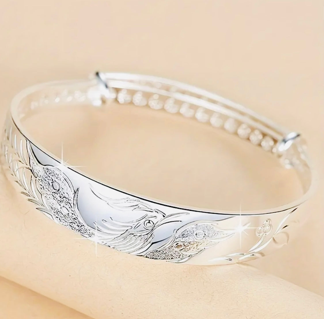 Hermoso Brazalete Unitalla- Unisex de Cobre Enchapado en Plata. Ideal para Regalo 🎁!
