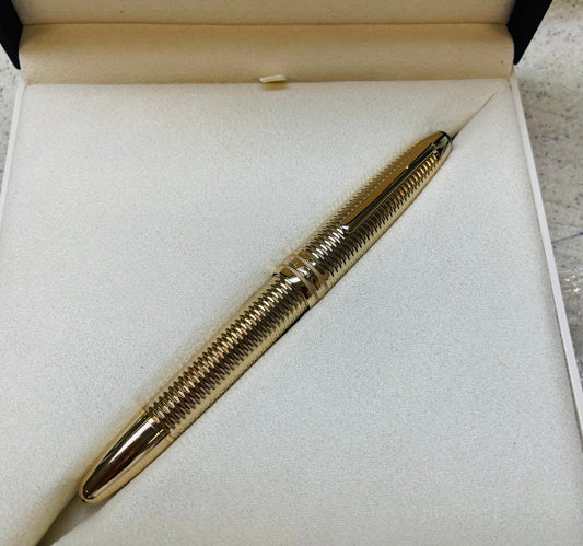Hermosa de Colección Pluma Estilográfica Le Grand Geometric MontBlanc de Colección Dorada También Disponible en Plateada!
