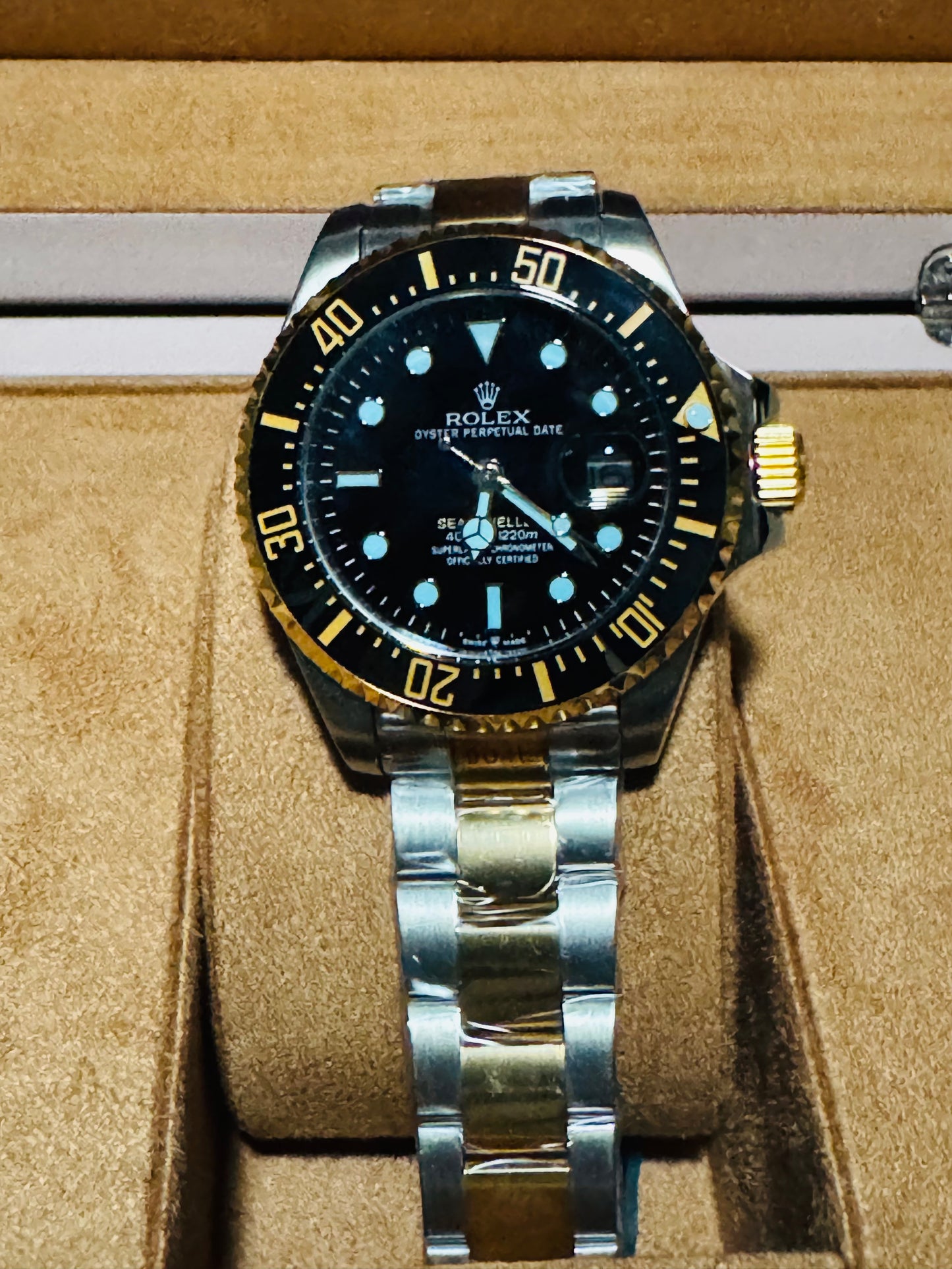IMPRESIONANTE RELOJ AUTOMÁTICO MECÁNICO OYSTER SEA DWELLER FECHADOR VÁLVULA DE ESCAPE MÁXIMO LUJO Y DISTINCIÓN PRECIO A TRATAR 

NOTA:

No se hacen envíos 🚚  📦 💨!

Las Ventas son solo en Cancún