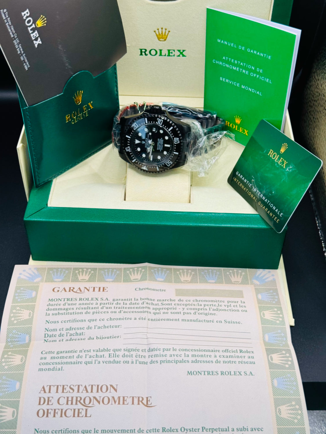 IMPRESIONANTE GRANDE Y PESADO RELOJ AUTOMÁTICO MECÁNICO OYSTER PERPETUAL DATE DEEP SEA-DWELLER- CON VÁLVULA DE ESCAPE DE GAS 💨 RIN LOCK SISTEM! 43mm. ESPECTACULAR RELOJ! Información por WhatsApp al 99 81 92 84 65.