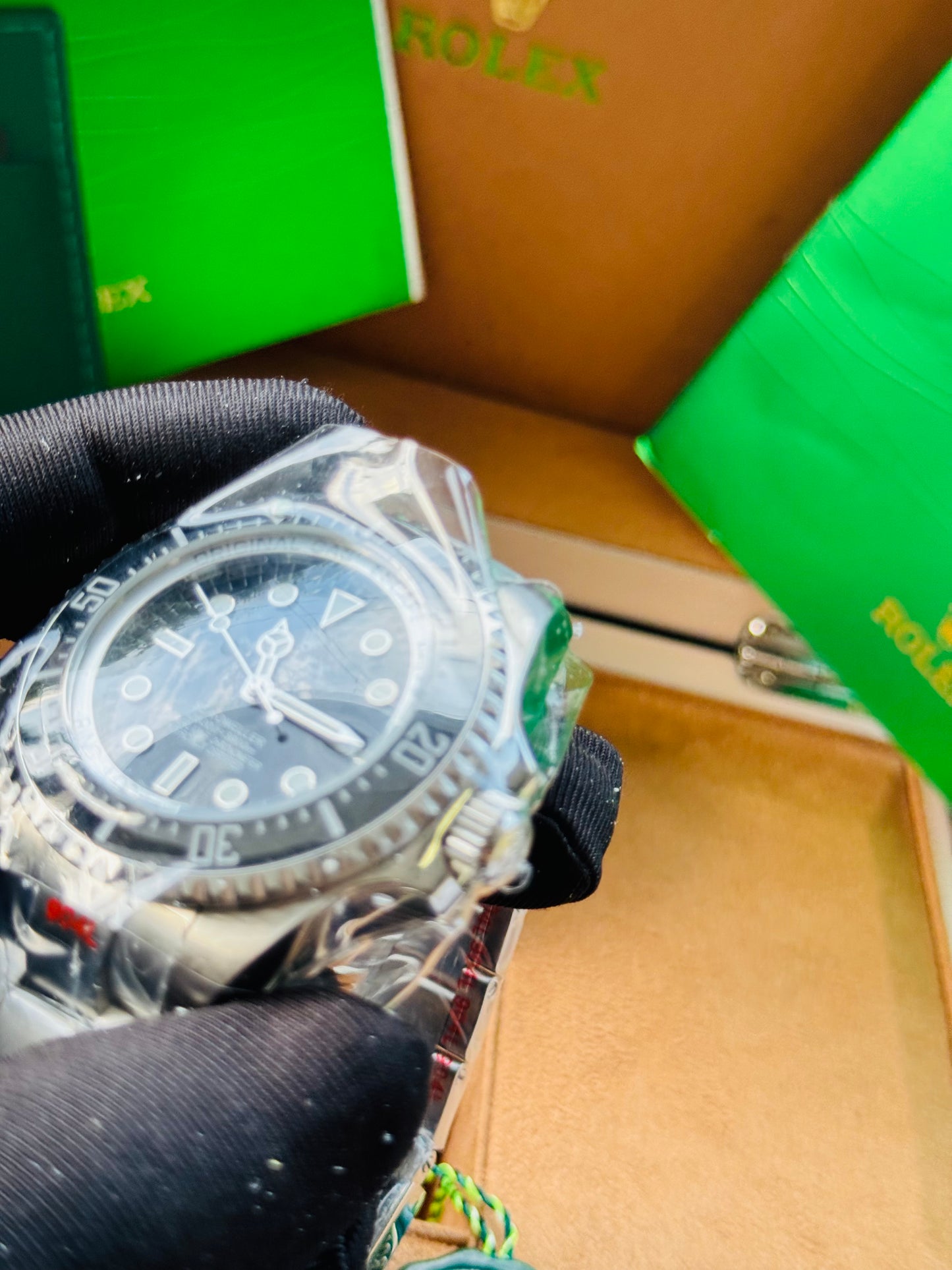 IMPRESIONANTE GRANDE Y PESADO RELOJ AUTOMÁTICO MECÁNICO OYSTER PERPETUAL DATE DEEP SEA-DWELLER- CON VÁLVULA DE ESCAPE DE GAS 💨 RIN LOCK SISTEM! 43mm. ESPECTACULAR RELOJ!