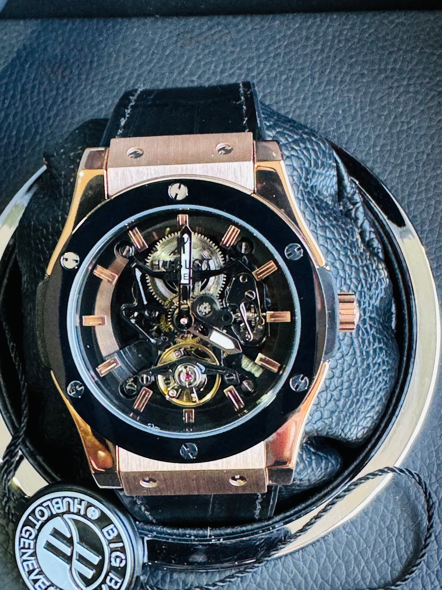 ESPECTACULAR RELOJ HUBLOT SKELETON AUTOMÁTICO MECÁNICO- CRISTAL ZAFIRO MÁXIMO LUJO!!!

PRECIO: A TRATAR 

VENTAS SOLO EN CANCÚN 

INFORMACION POR WhatsApp 99 81 92 84 65.

NO SE HACEN ENVÍOS 🚚