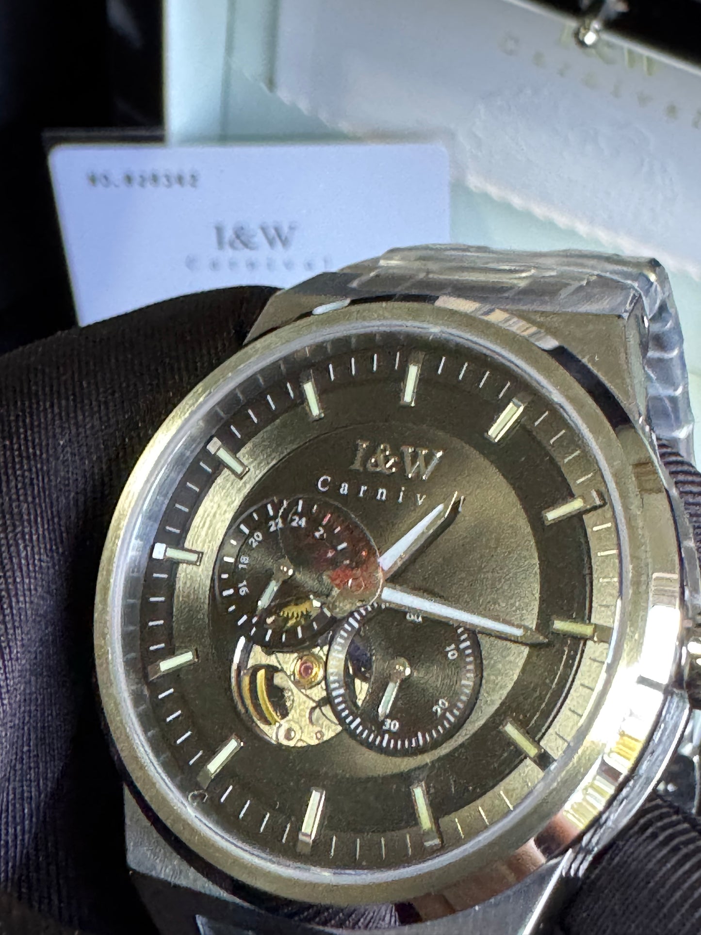 SOFISTICADO RELOJ AUTOMÁTICO I&W- CRISTAL ZAFIRO-LUMINOSO-PEQUEÑA VENTANA TOURBILLON-PEQUEÑOS DIALES SEGUNDERO Y 24 HRS. RESISTENTE AL AGUA- ALTA CALIDAD!!!