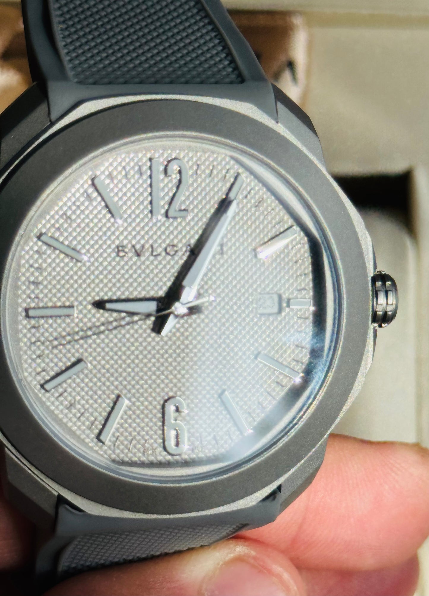 ELEGANTE RELOJ OCTO BVLGARI AUTOMÁTICO- 31 JOYAS 💎 CRISTAL ZAFIRO- FECHADOR-DISEÑO NUEVO!!!