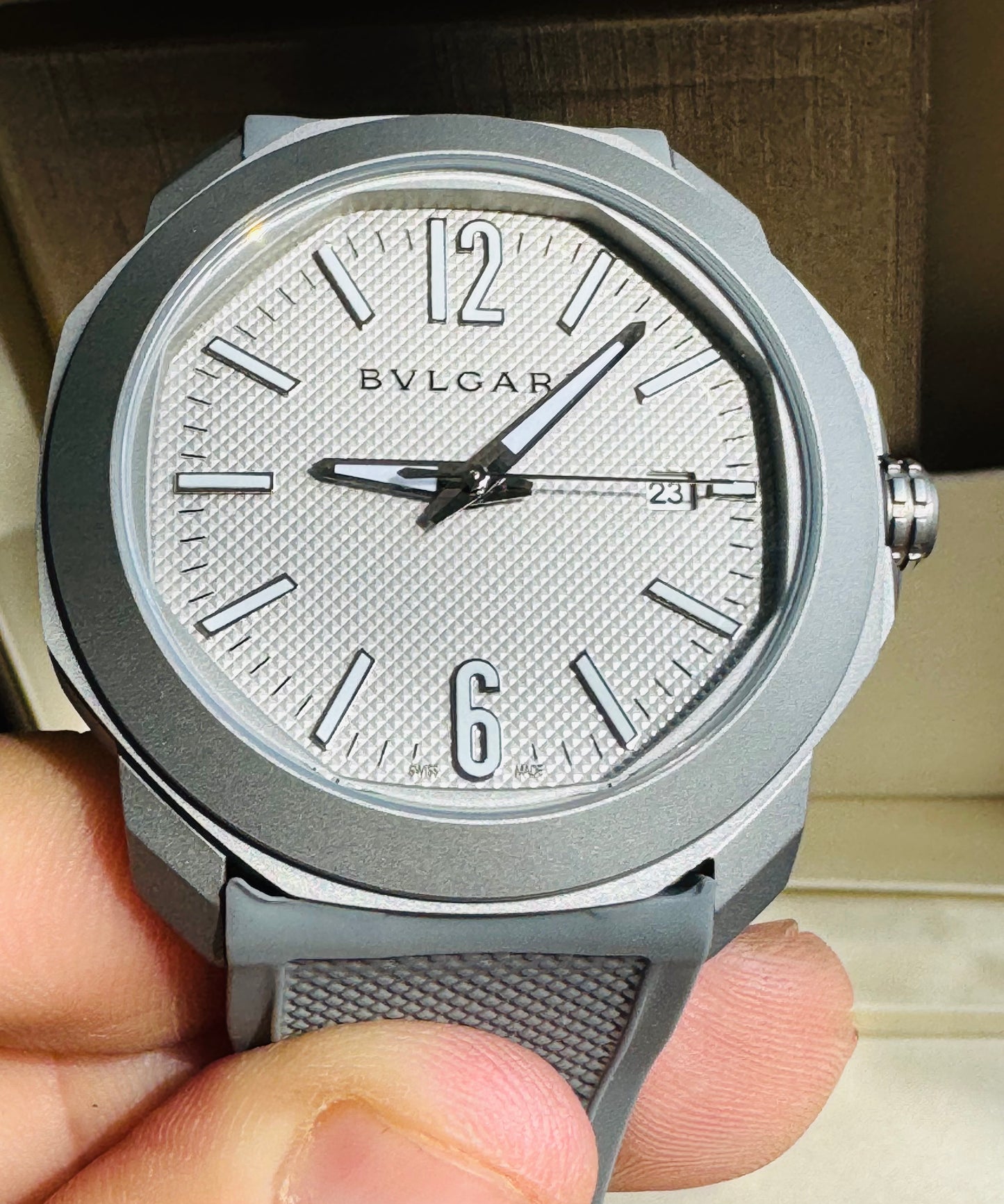ELEGANTE RELOJ OCTO BVLGARI AUTOMÁTICO- 31 JOYAS 💎 CRISTAL ZAFIRO- FECHADOR-DISEÑO NUEVO!!!