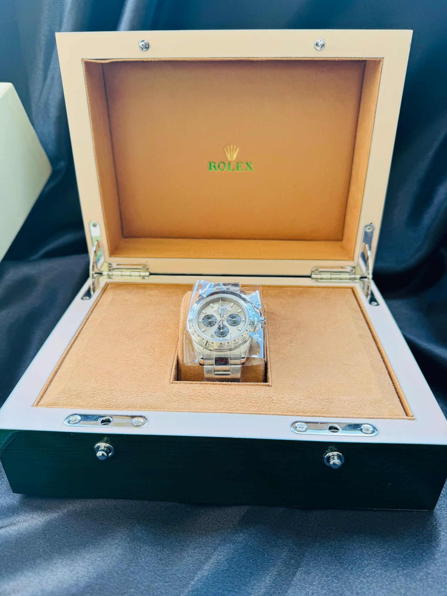 Hermoso Reloj DAYTONA Automático Mecánico Tono Oro Blanco-Máxima Elegancia!