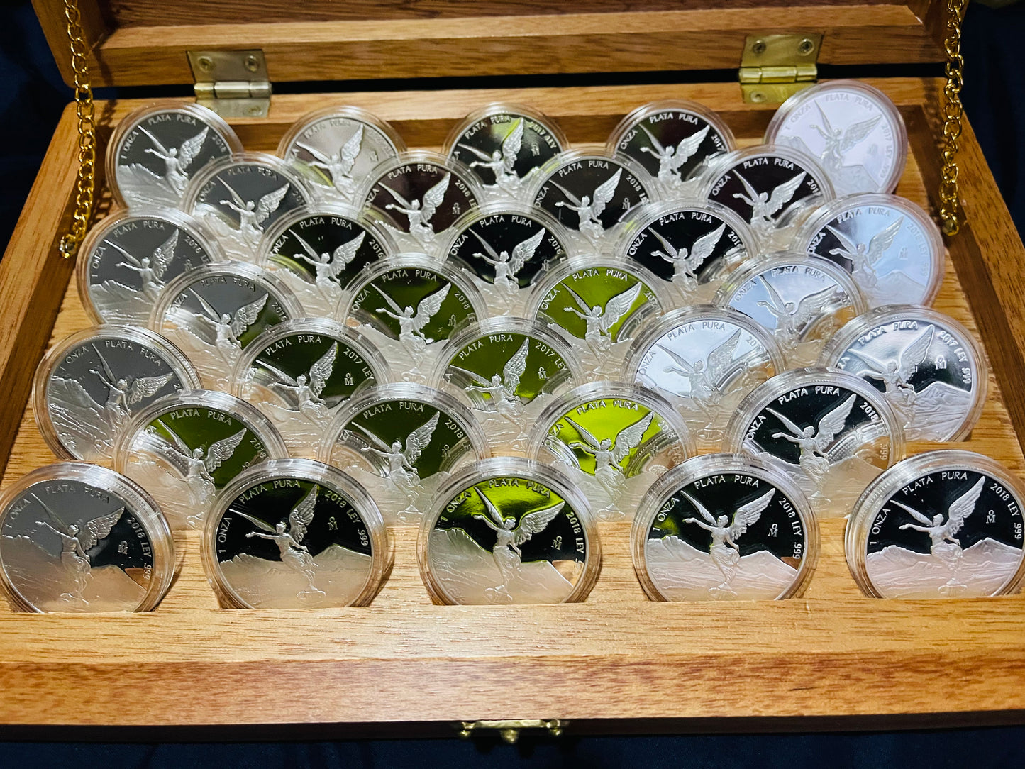 Monedas de 1 Onza de Plata Pura Ley .999 en Varios Acabados- Acabado: NORMAL -SATINADO-PROFF-MATE BRILLO- Precios Varían según Acabado y Año Nuevas, Encapsuladas y Selladas de Origen Casa de Moneda 🪙 
Favor de Pedir Información por WhatsApp al 99 81 92 8