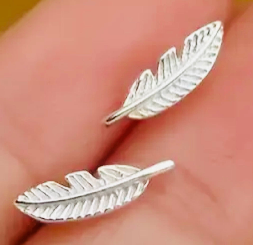Hermosos Aretes de Plata 925 en forma de pluma- Perfecto para Regalo
