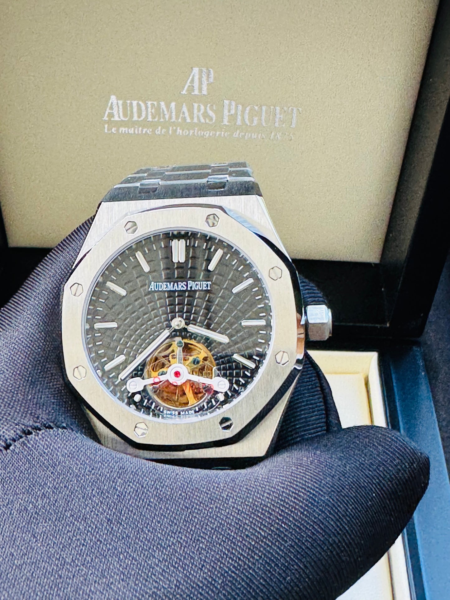 Increíble Reloj Audemars P. ROYAL OAK Automático Mecánico-Tourbillon-Máximo lujo y Calidad! Luminoso Etcétera-Disponible con Carátula Negra y Carátula Azul.